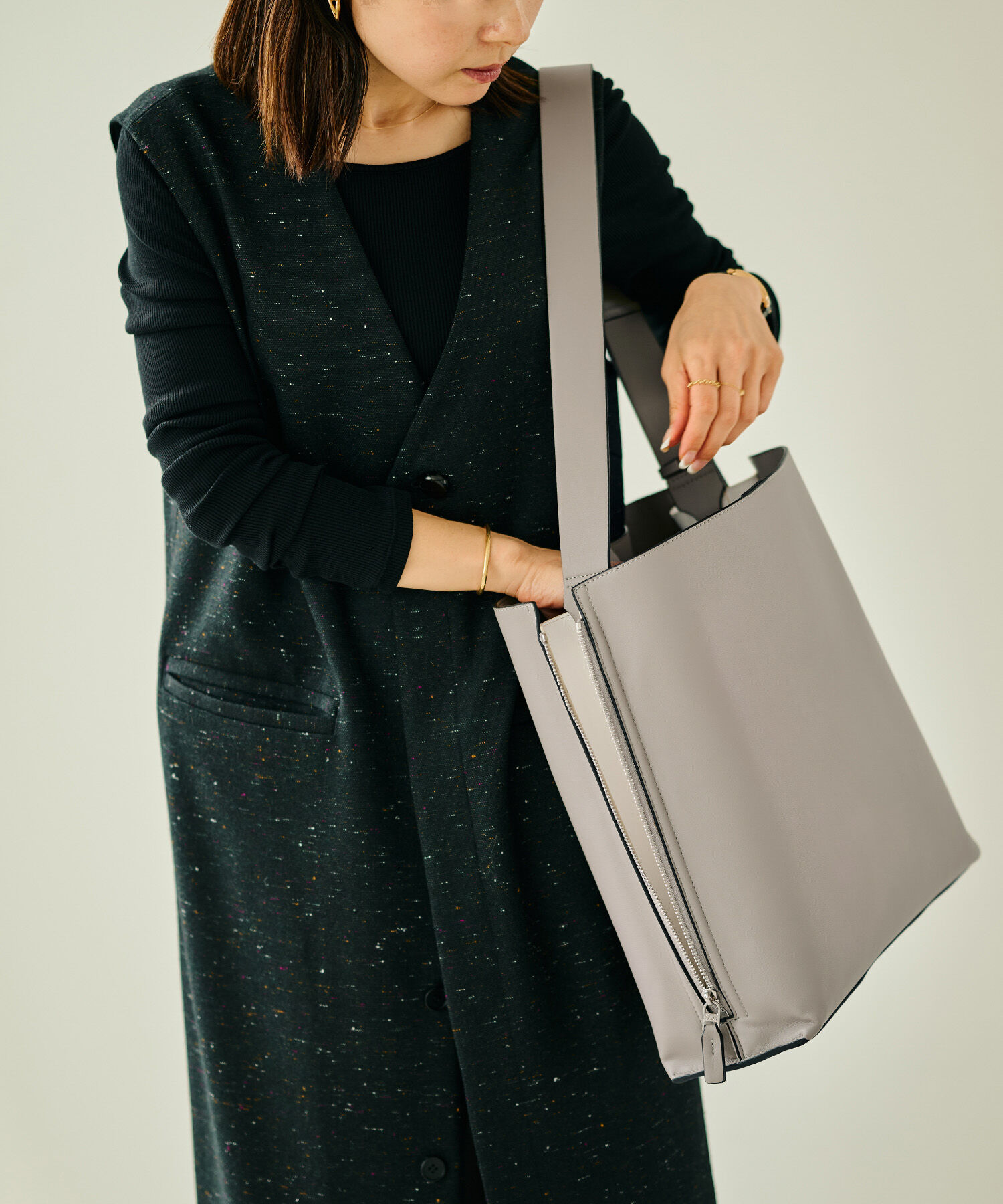 E'POR「【A4対応】【通勤】【E'POR】Y BAG Shoulder Large（サイドジップショルダーバッグ）【WEB限定/一部店舗限」|ショルダー・メッセンジャー|ライトグレー(08)