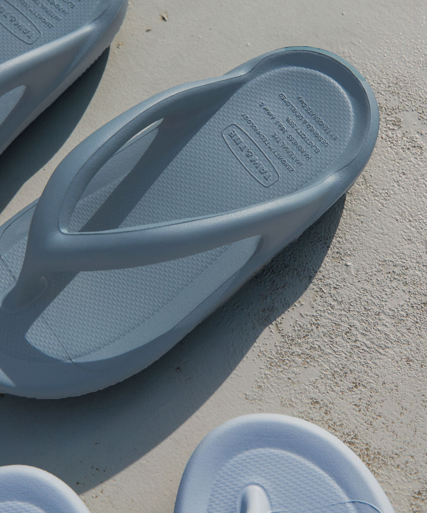 URBAN RESEARCH DOORS「TAW&TOE　ZEROVITY Flip Flop OG」|サンダル|