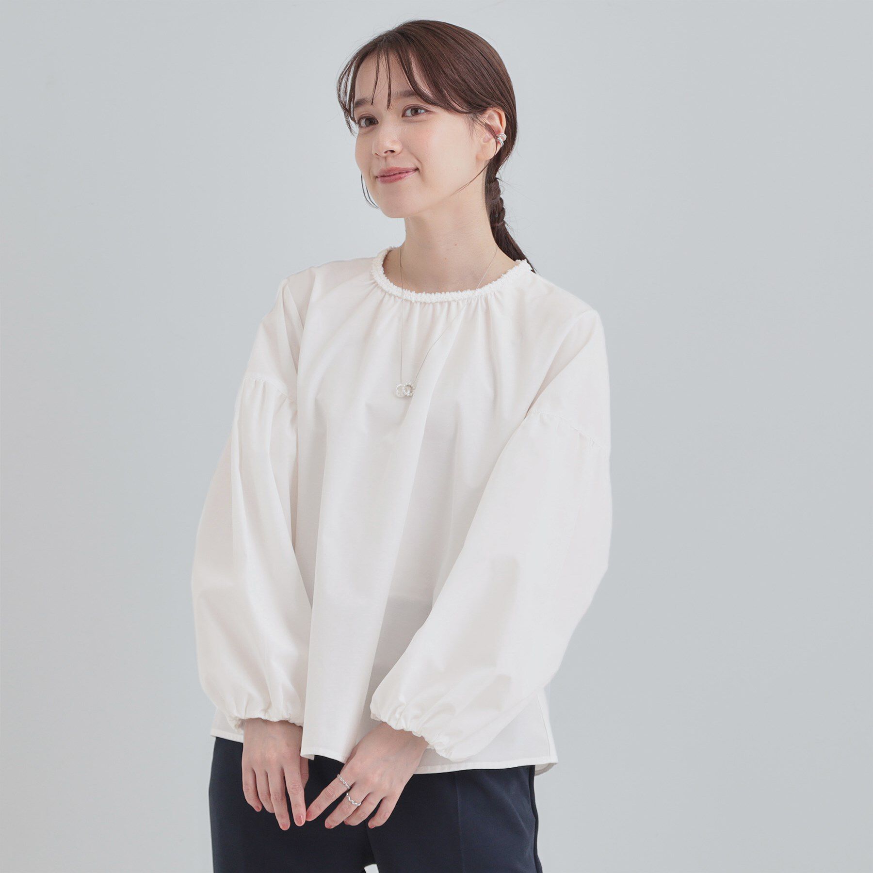 SHOO･LA･RUE「【洗濯機可/S-LL】ふんわりとしたお袖が愛らしい ジレスタイルに合うブラウス」|シャツ・ブラウス|