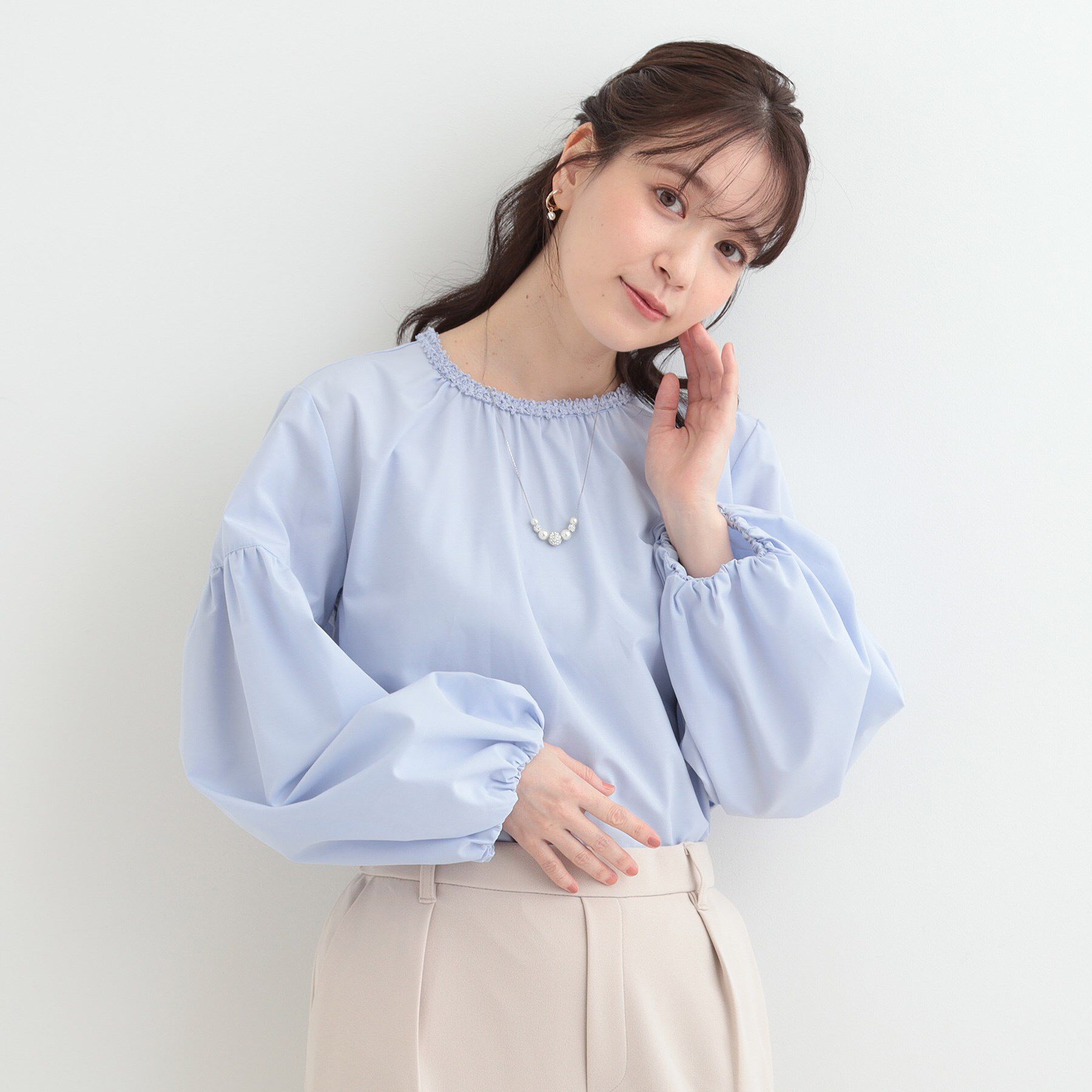 SHOO･LA･RUE「【洗濯機可/S-LL】ふんわりとしたお袖が愛らしい ジレスタイルに合うブラウス」|シャツ・ブラウス|