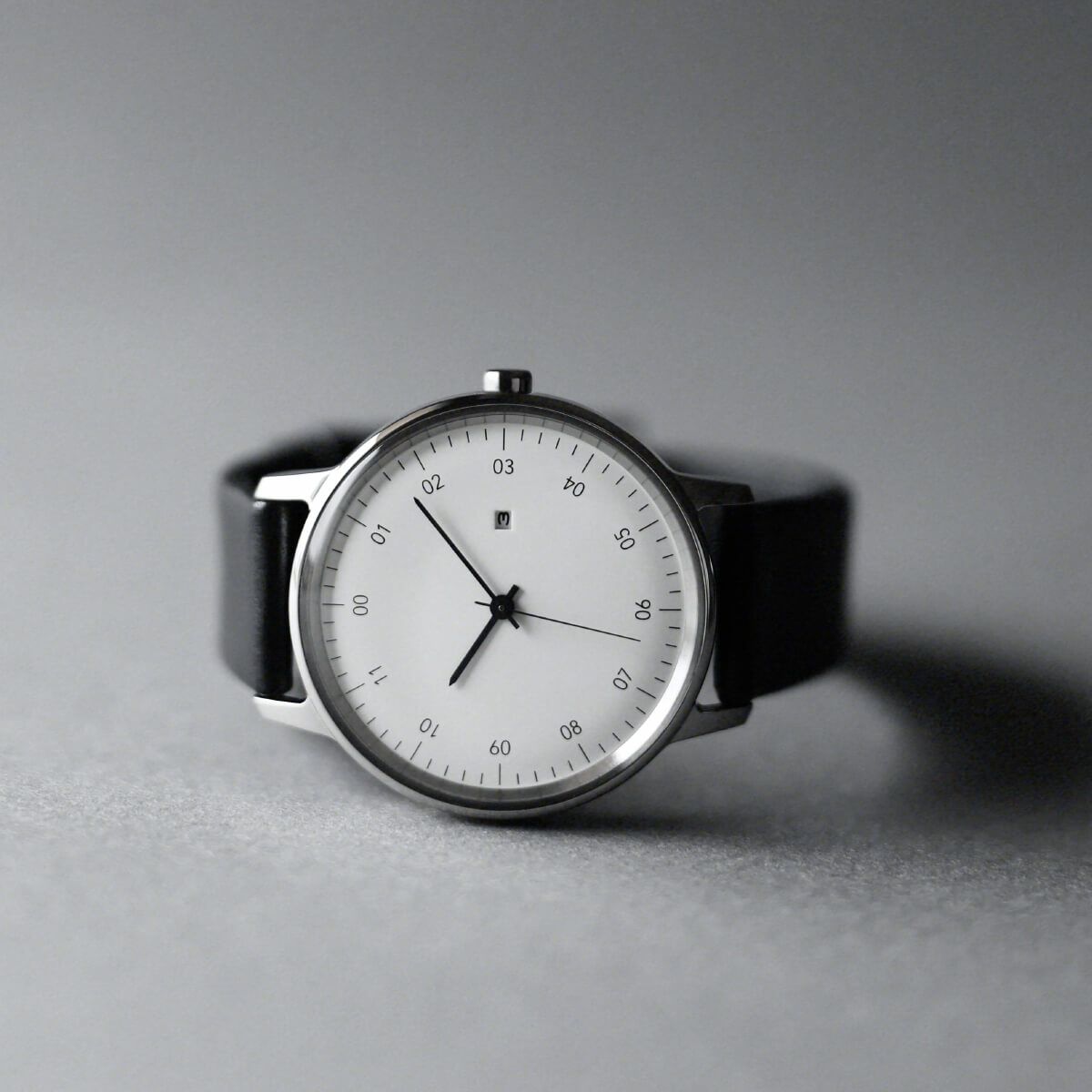 sazare「<sazare (ｻｻﾞﾚ) > 38mm ｼﾙﾊﾞｰｹｰｽ ﾎﾜｲﾄ ﾌﾞﾗｯｸﾚｻﾞｰﾍﾞﾙﾄ」|腕時計|