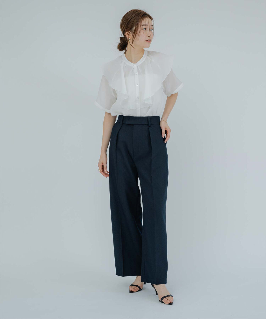 ur's「1タックセンタープレスワイドパンツ」|スラックス|