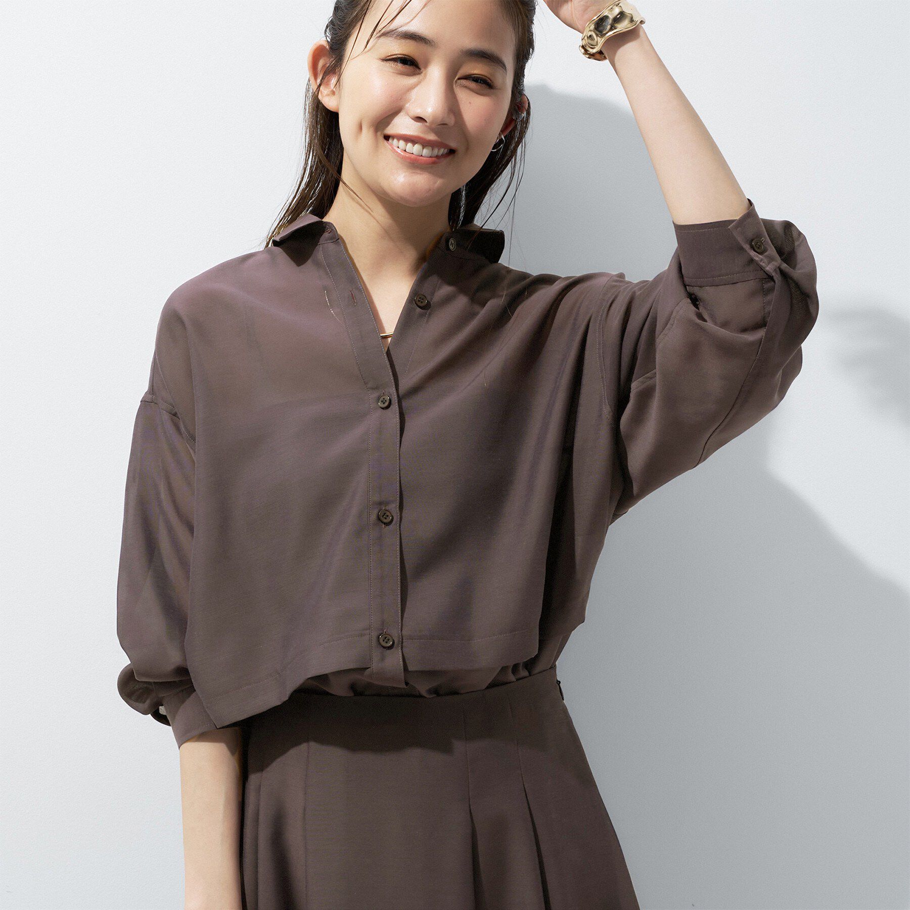 INDIVI「【接触冷感／洗える／2WAY】ドロスト付 シアーシャンブレーシャツ」|シャツ・ブラウス|ブラウン(444)
