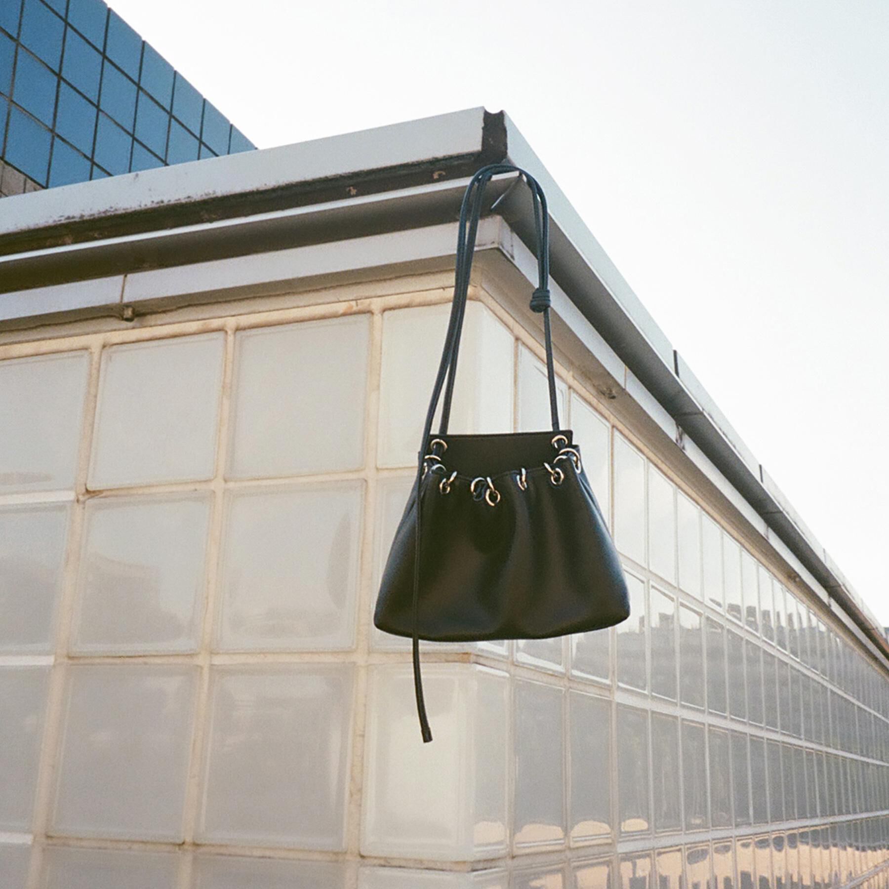 CODE A「SYSTEM｜Leather Punching cross Bag」|ショルダー・メッセンジャー|ブラック(019)