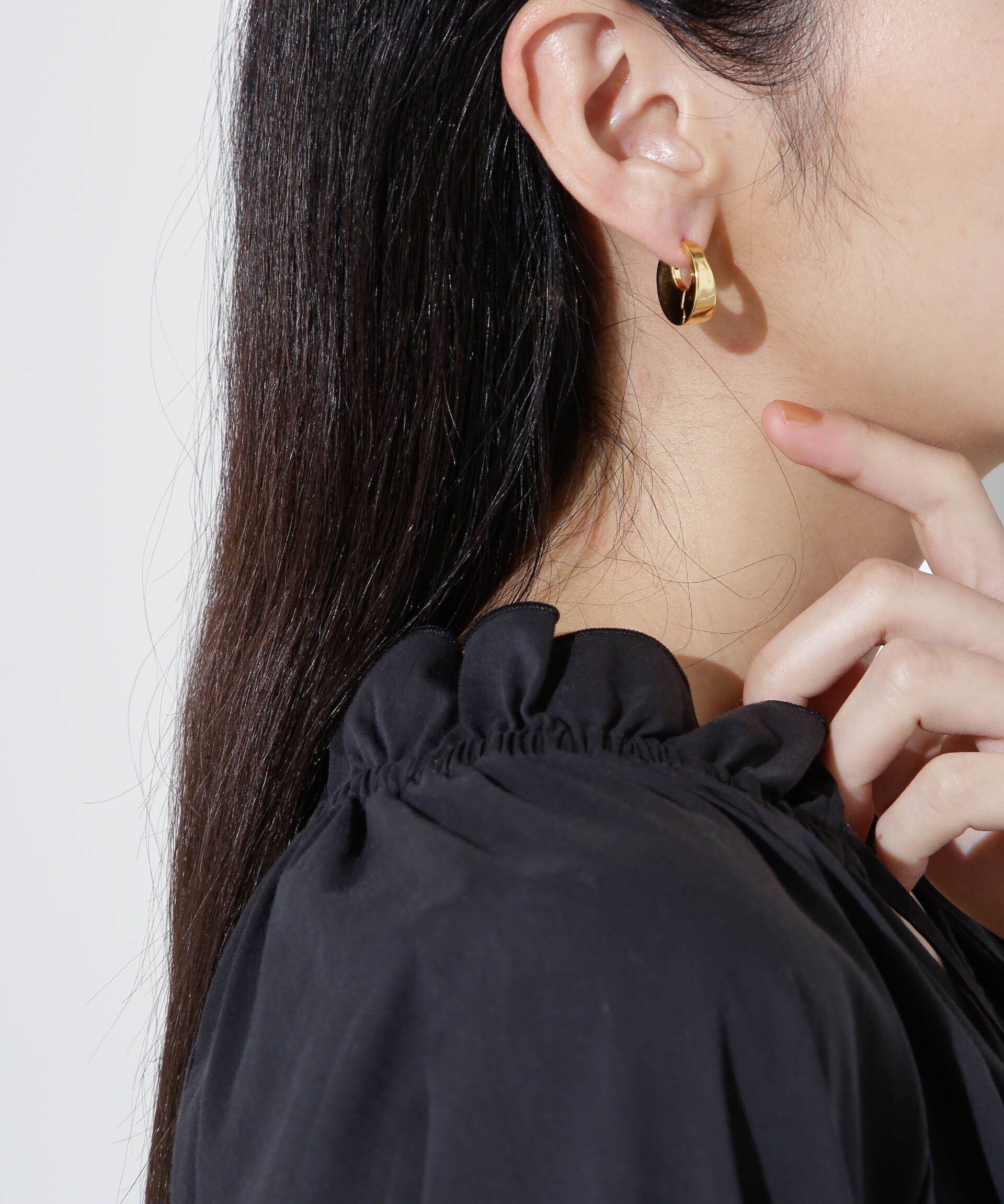 nano･universe「エッジミニフープピアス」|ピアス|ゴールド