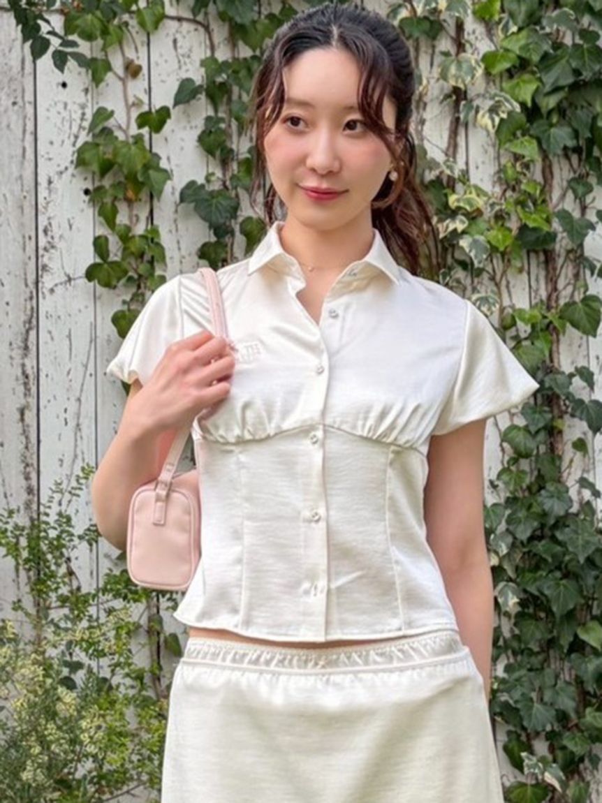 LILY BROWN「サテンパフスリーブシャツ」|シャツ・ブラウス|IVR