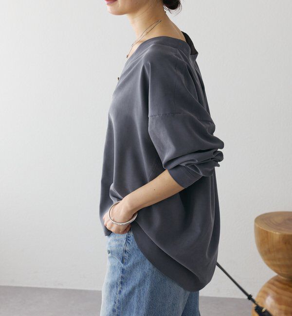  「【ドレープ感が女性らしい印象に】メタルボタンノーカラーブラウス」|シャツ・ブラウス|
