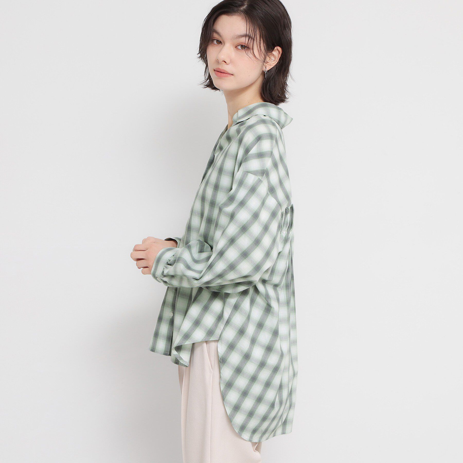 THE SHOP TK「【後ろ姿もサマになる】バックシャーリングシャツ」|シャツ・ブラウス|