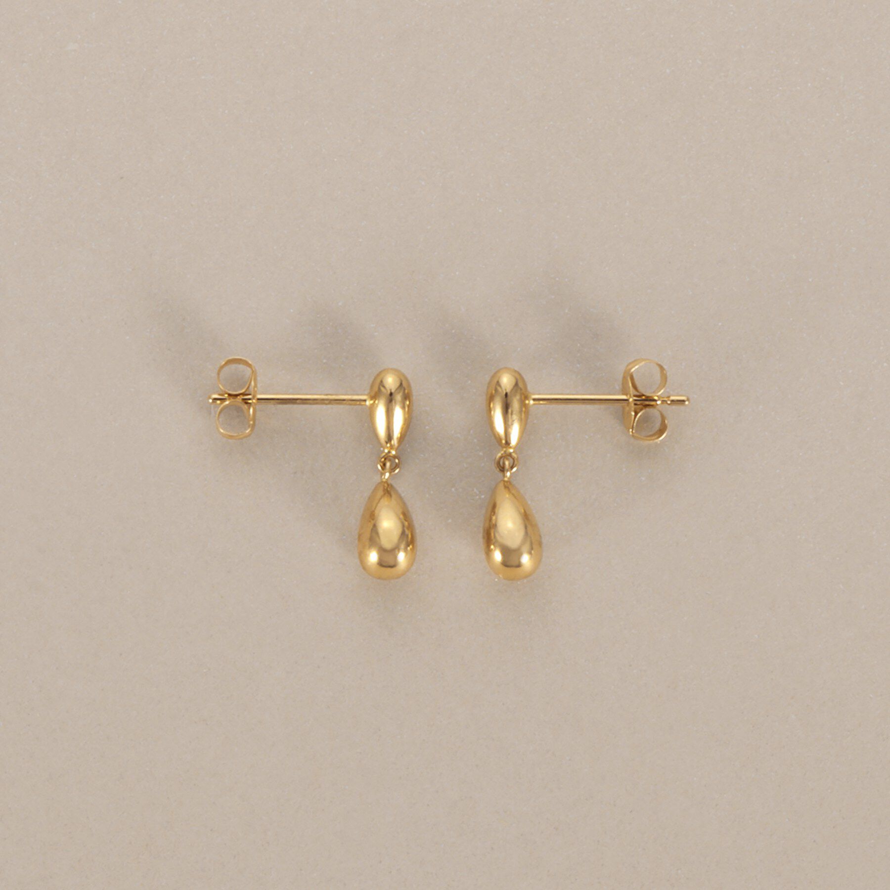 COCOSHNIK「K18中空ペアシェイプ大小 スタッドピアス」|ピアス|