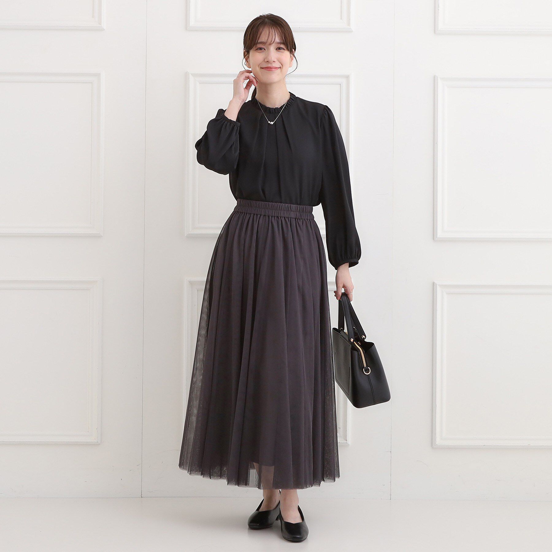 SHOO･LA･RUE「【洗濯機可/通勤/裏地つき】プチフリルで上品に クルーネックブラウス」|シャツ・ブラウス|