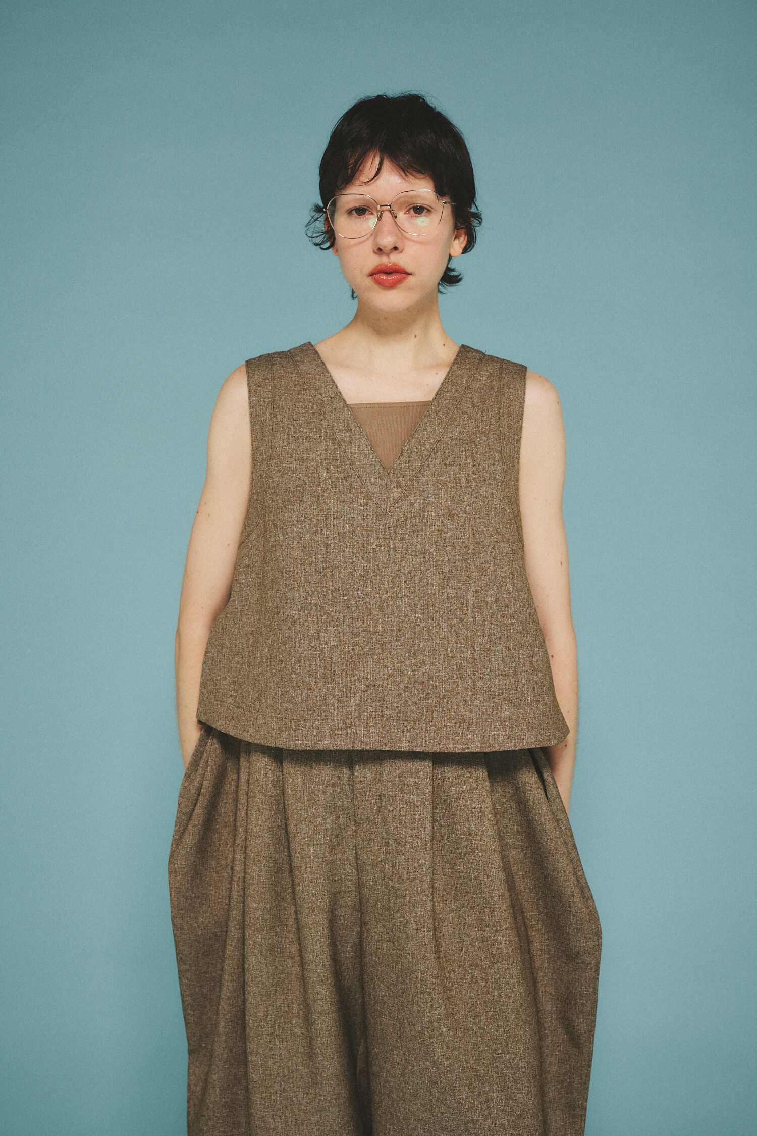 HeRIN.CYE「V neck vest」|ダウンベスト・ベスト|BRN