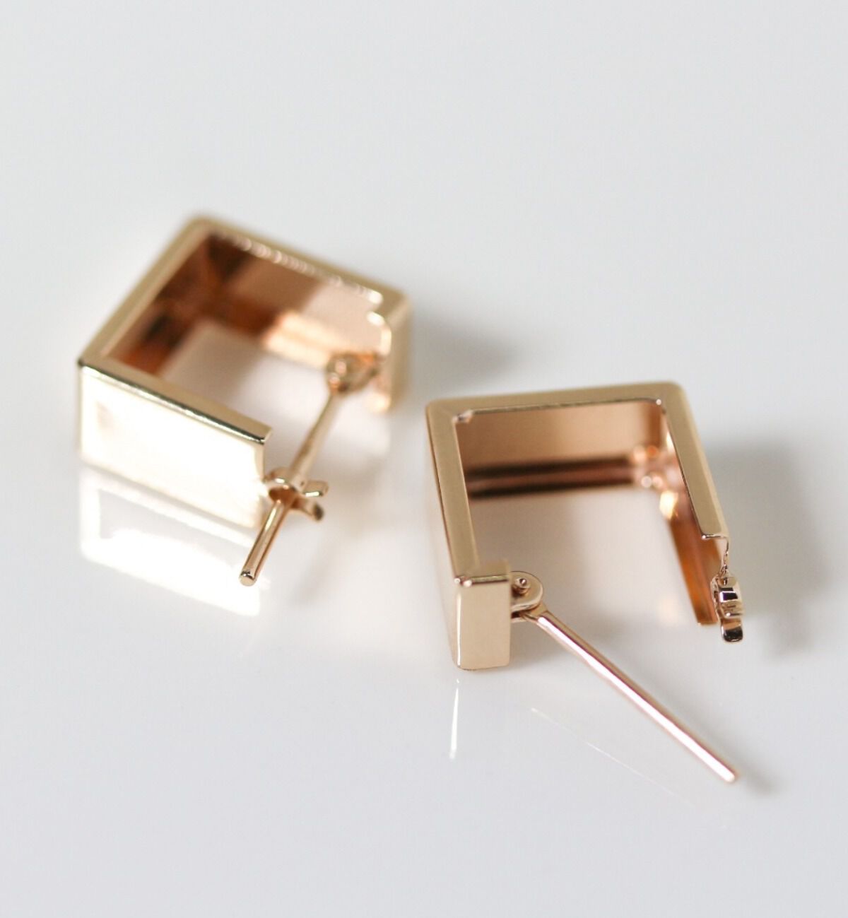  「ゴールド スクエア スナップ フープ ピアス | K10YG」|ピアス|