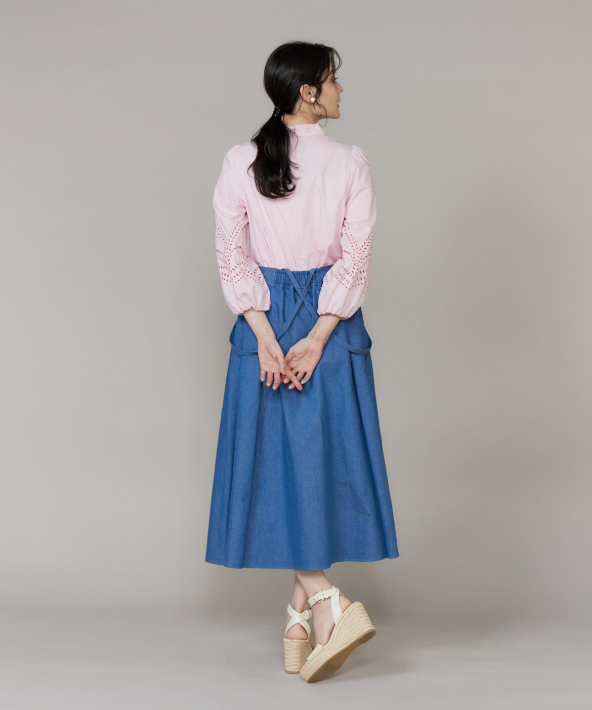 Maglie le cassetto「《ﾌﾟﾗｽｻｲｽﾞ》《WEB･POPUP限定》ｻｽﾍﾟﾝﾀﾞｰ付きﾃﾞﾆﾑﾀ  」|フレア|