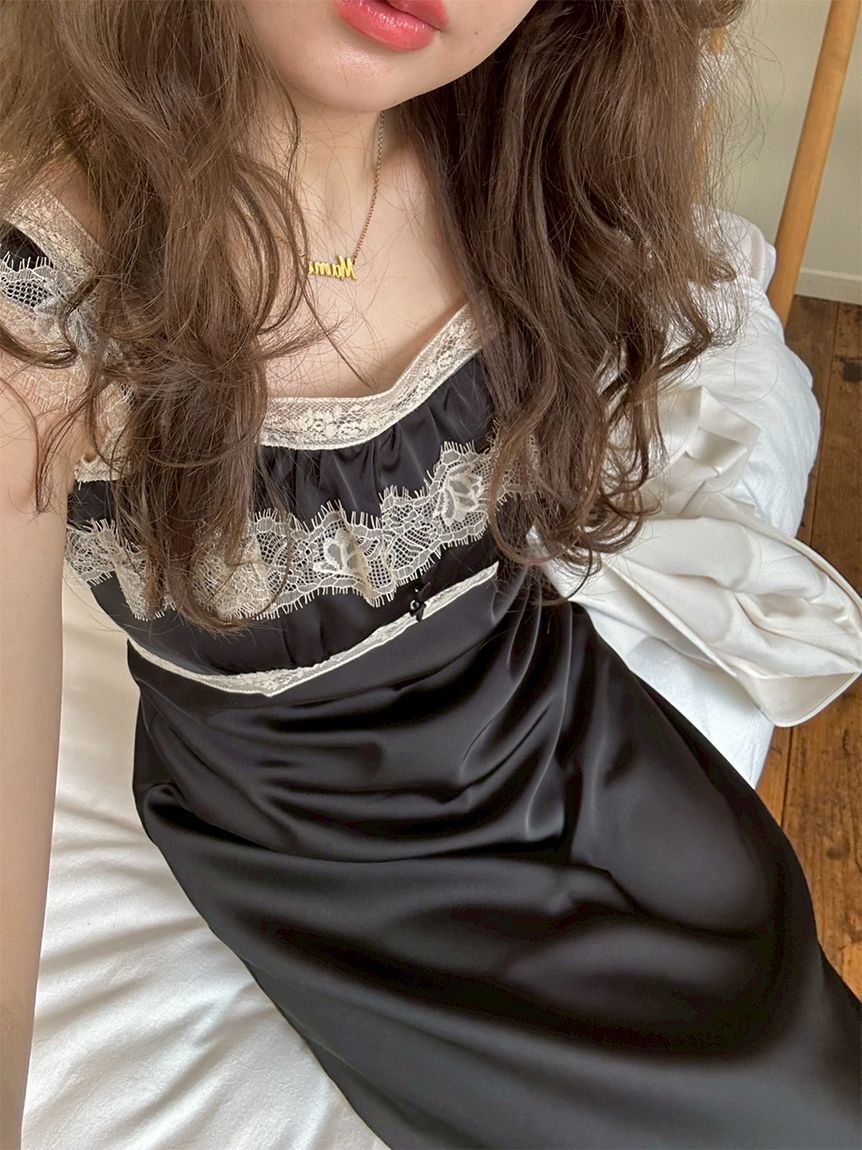 LILY BROWN「レーストリムサテンワンピース」|ワンピース|