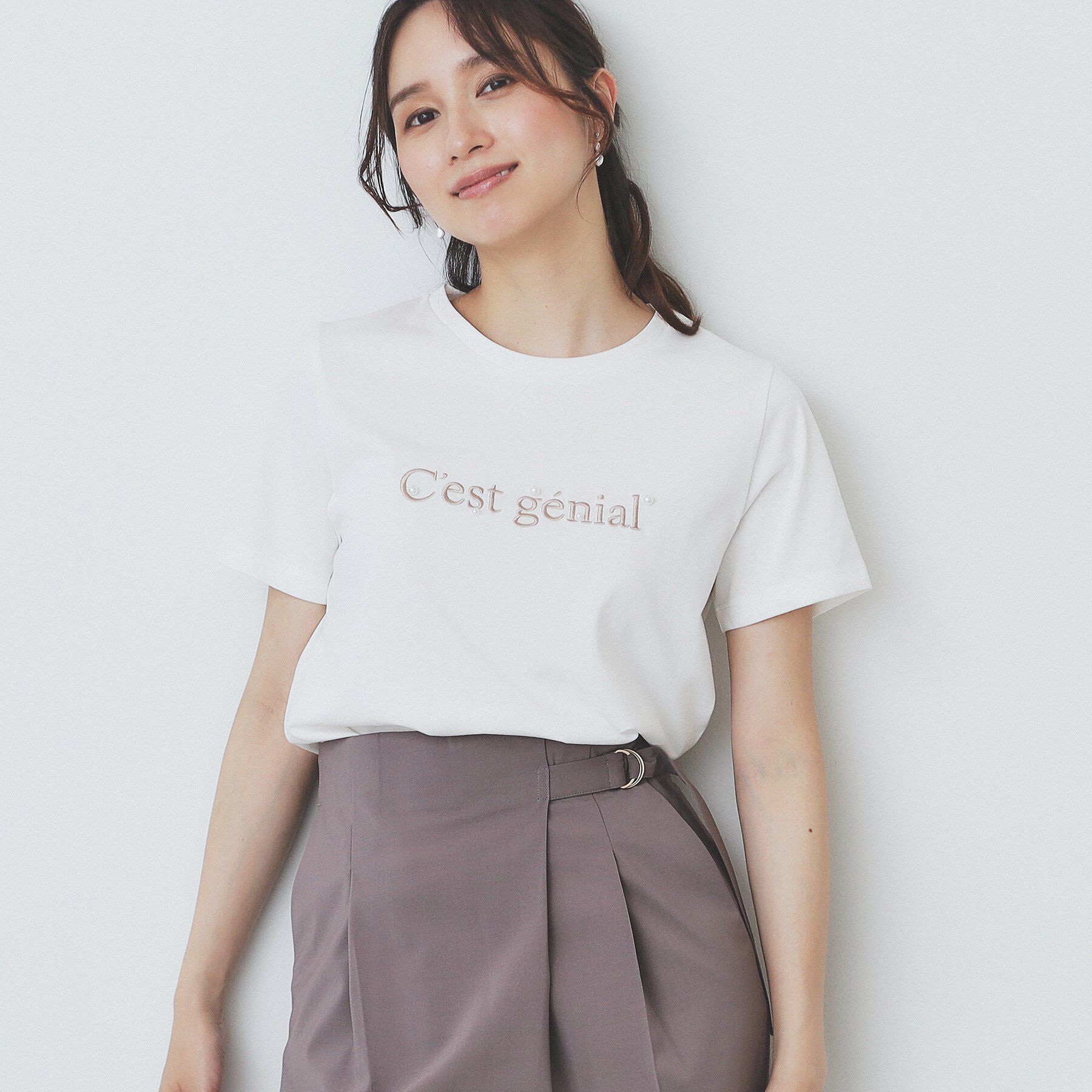 index「パール調刺繍ロゴTシャツ【汗ジミ防止/吸水速乾/接触冷感/UVケア/洗濯機洗い可】」|Tシャツ・カットソー|オフホワイト(003