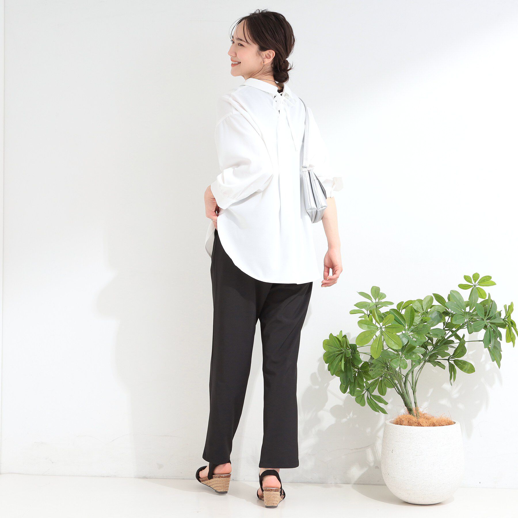 SHOO･LA･RUE「【S-LL/洗濯機可】後ろ姿も抜かりなく バックレースアップシャツ」|シャツ・ブラウス|