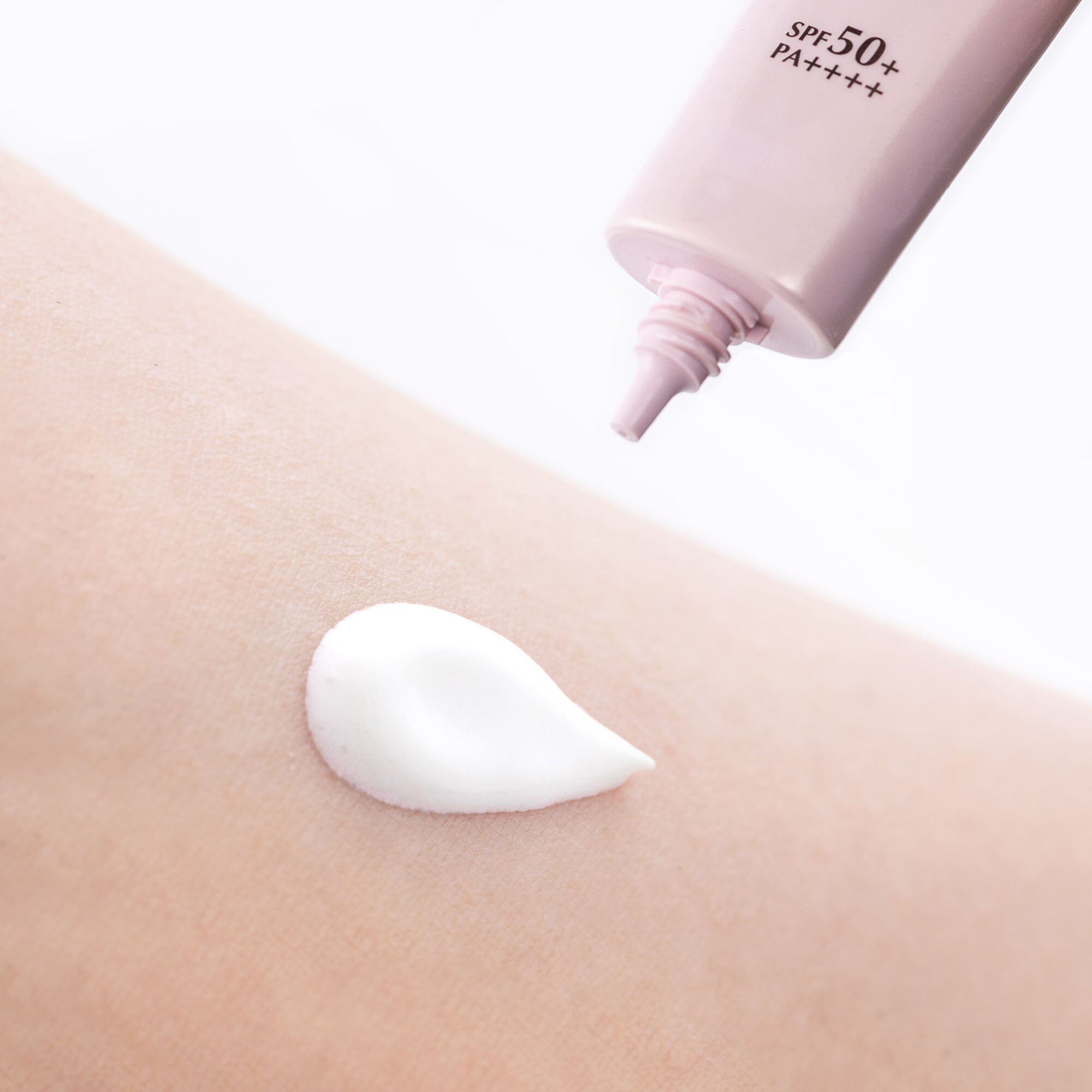  「綾花 綾花 バイタル アップ デー ミルク (30g)」|乳液|