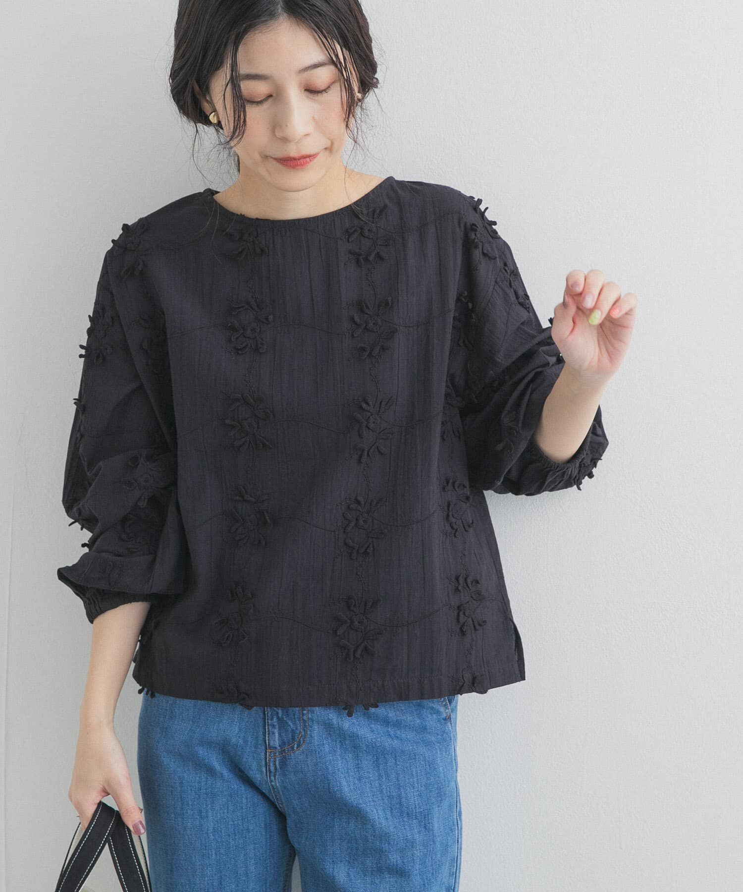 URBAN RESEARCH DOORS「立体刺繍ブラウス」|シャツ・ブラウス|