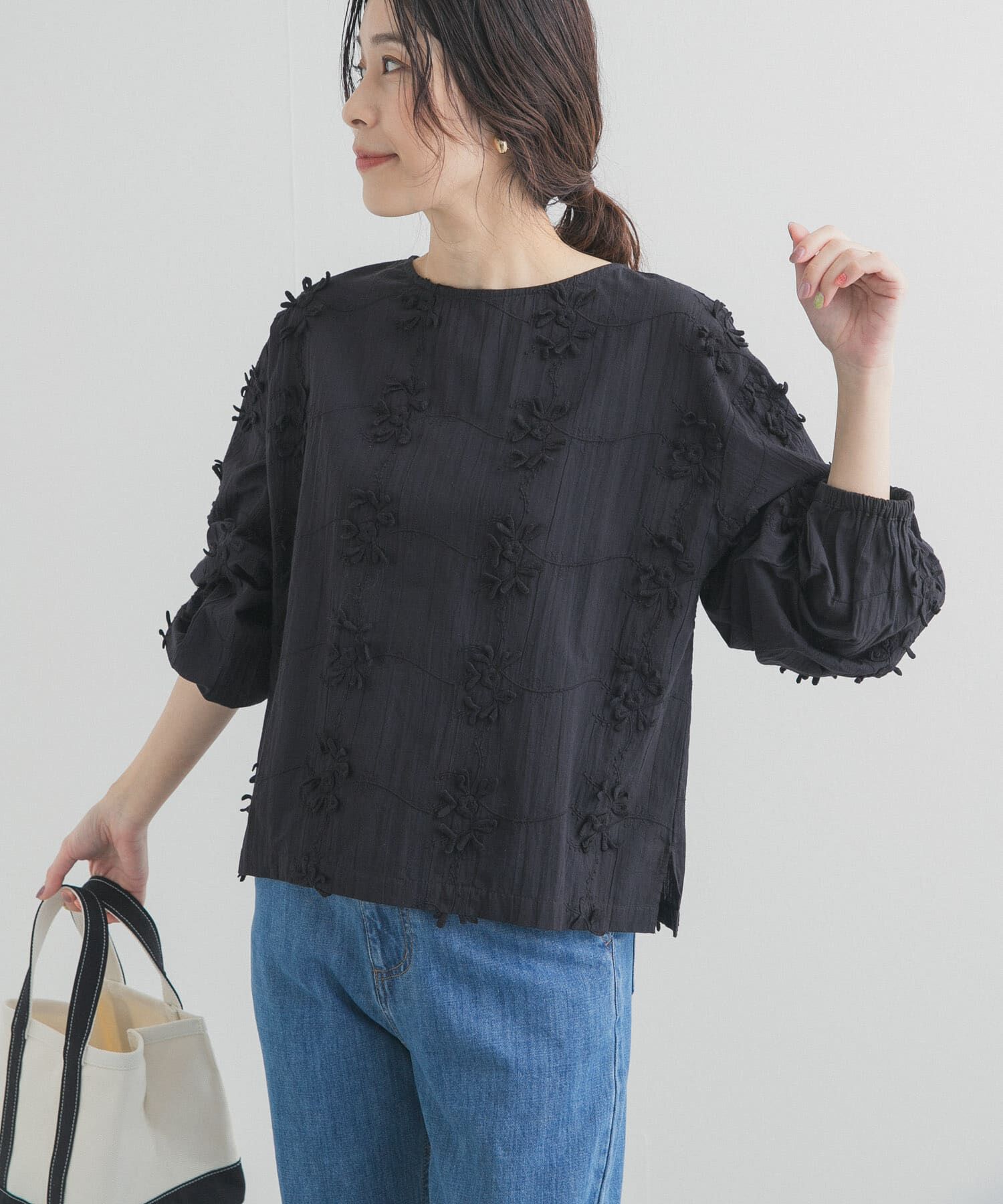 URBAN RESEARCH DOORS「立体刺繍ブラウス」|シャツ・ブラウス|