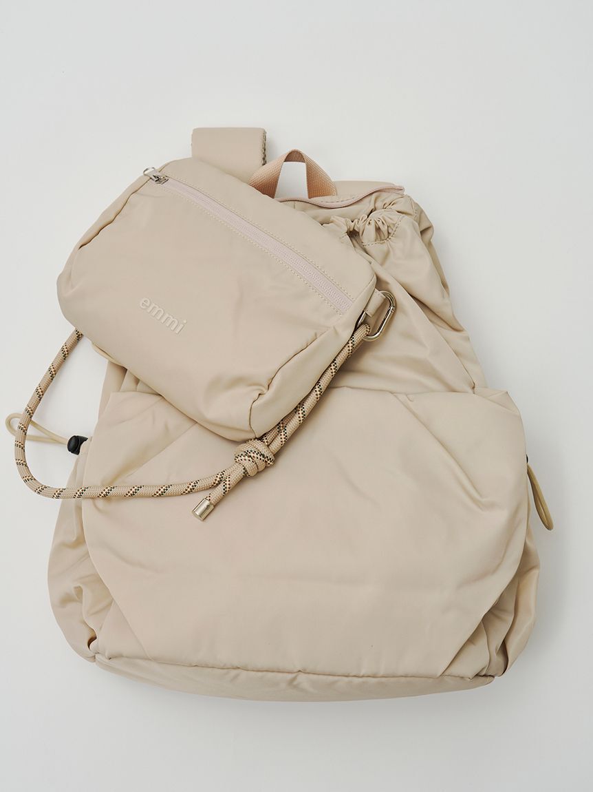 emmi atelier「【ONLINE限定カラーあり】マルチユースバックパック」|リュック|BEG