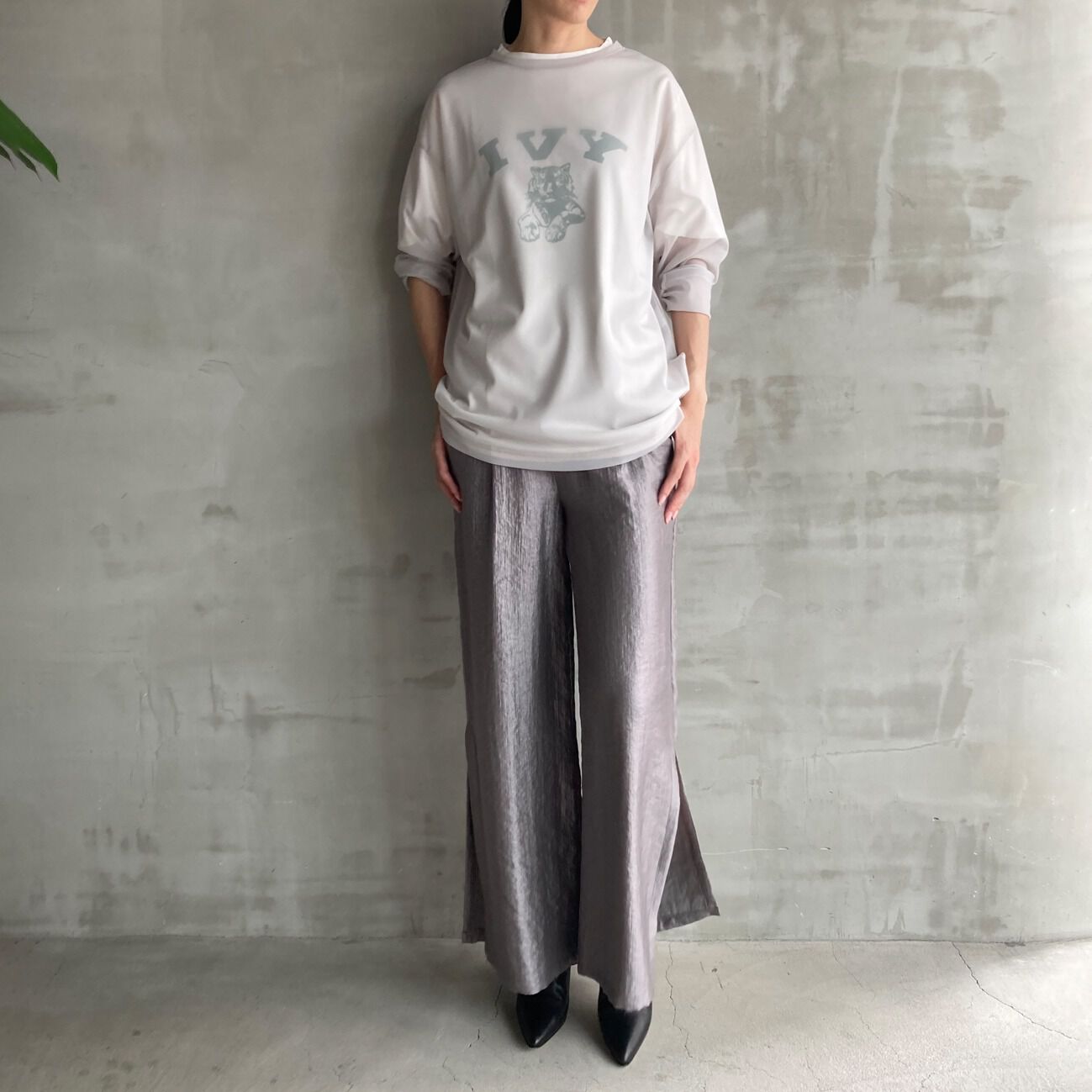 HELIOPOLE「HELIOPOLE SATIN SLIT EASY PANTS」|チノ|