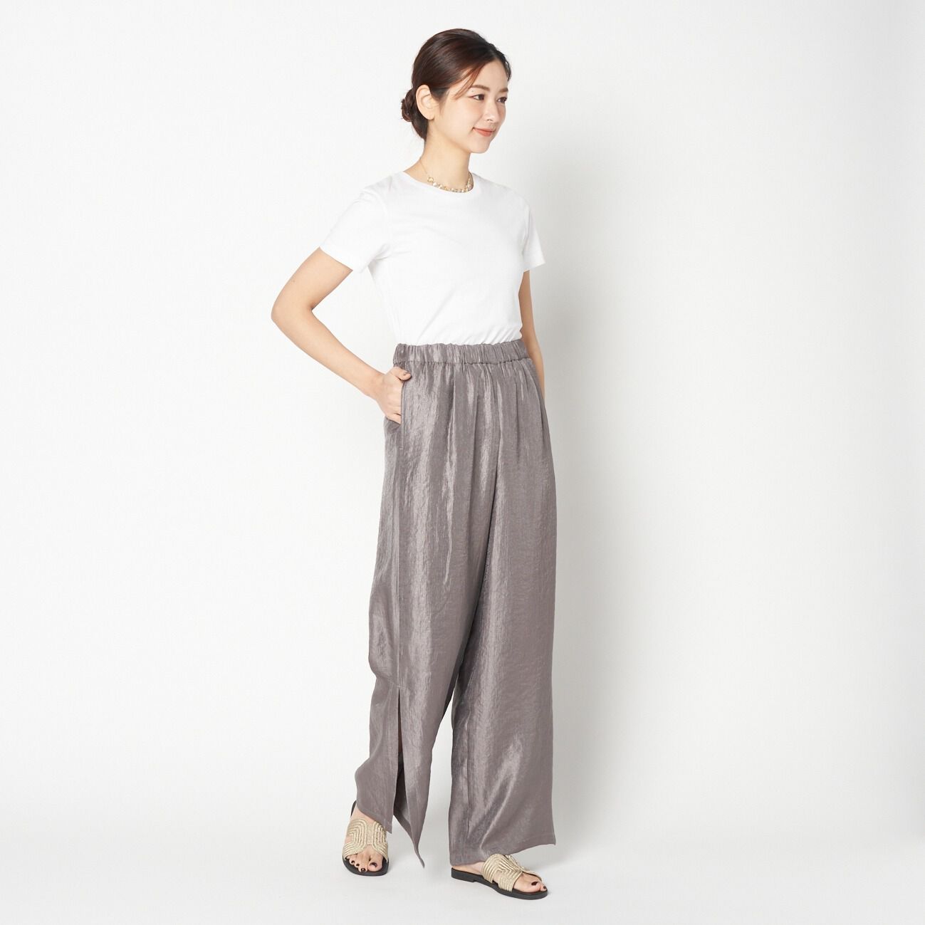 HELIOPOLE「HELIOPOLE SATIN SLIT EASY PANTS」|チノ|