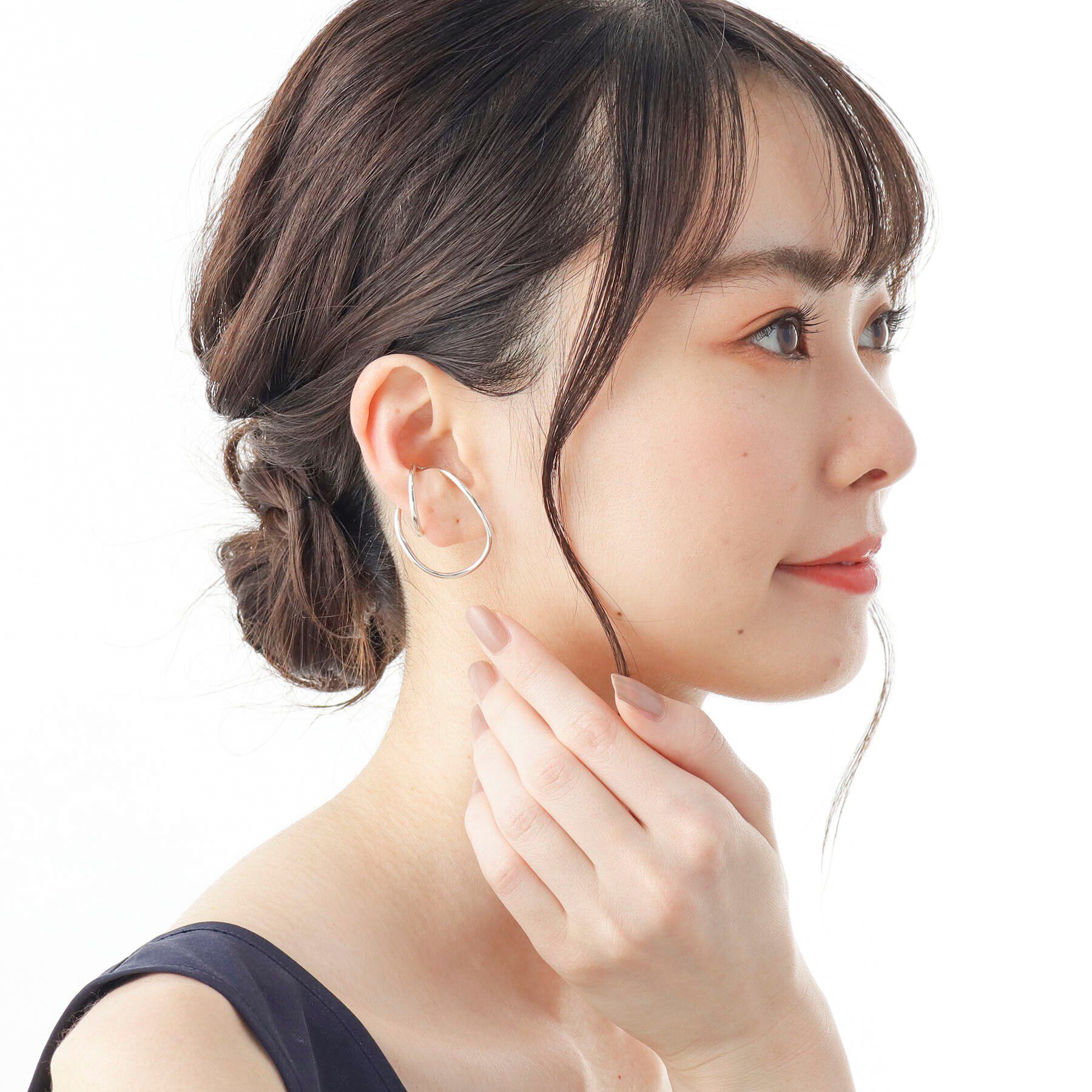 COCOSHNIK「シルバー クロスウェーブ イヤーカフ」|イヤーカフ|