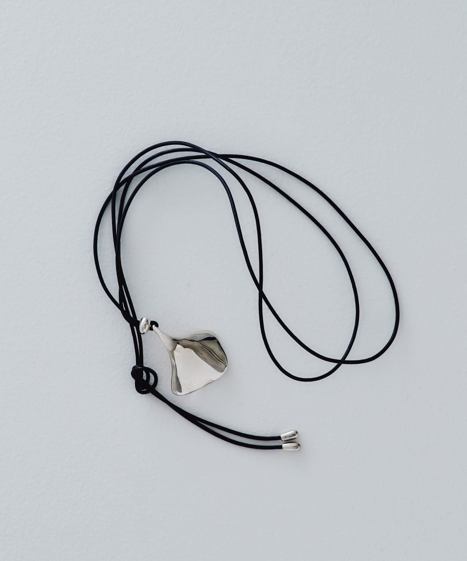 SMELLY「SMELLY so&rsquo;　frill piece cord necklace」|ネックレス|