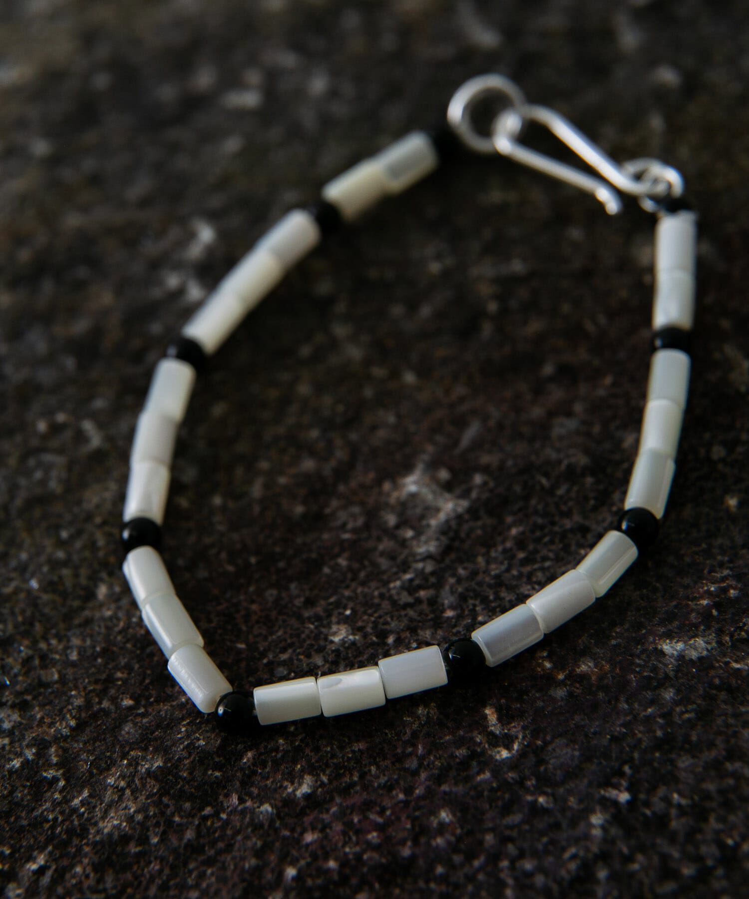 SMELLY「SMELLY so&rsquo;　sheill onyx bracelet」|ブレスレット・バングル|
