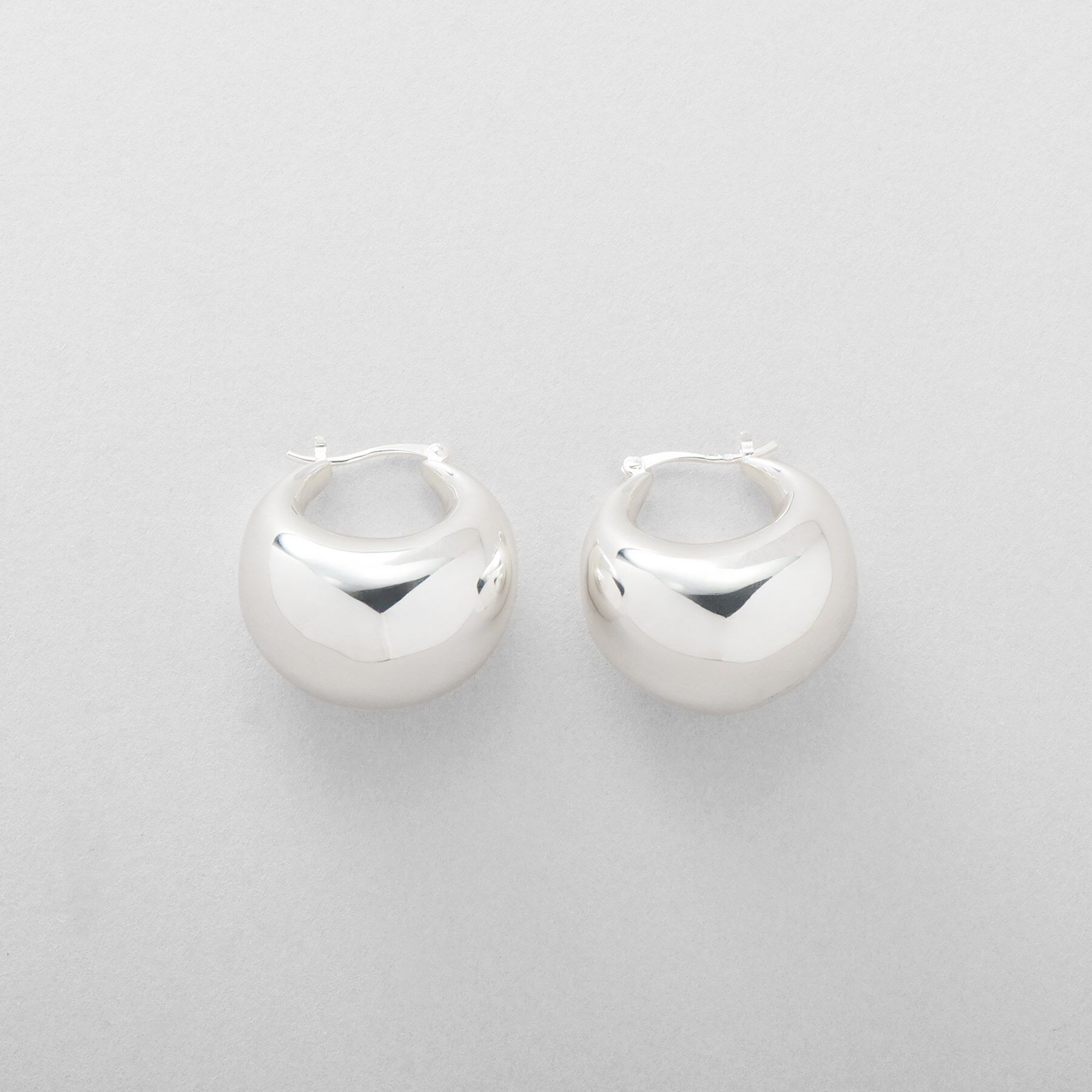 COCOSHNIK ONKITSCH「シルバー ホロウフープ バルブドロップピアス」|ピアス|