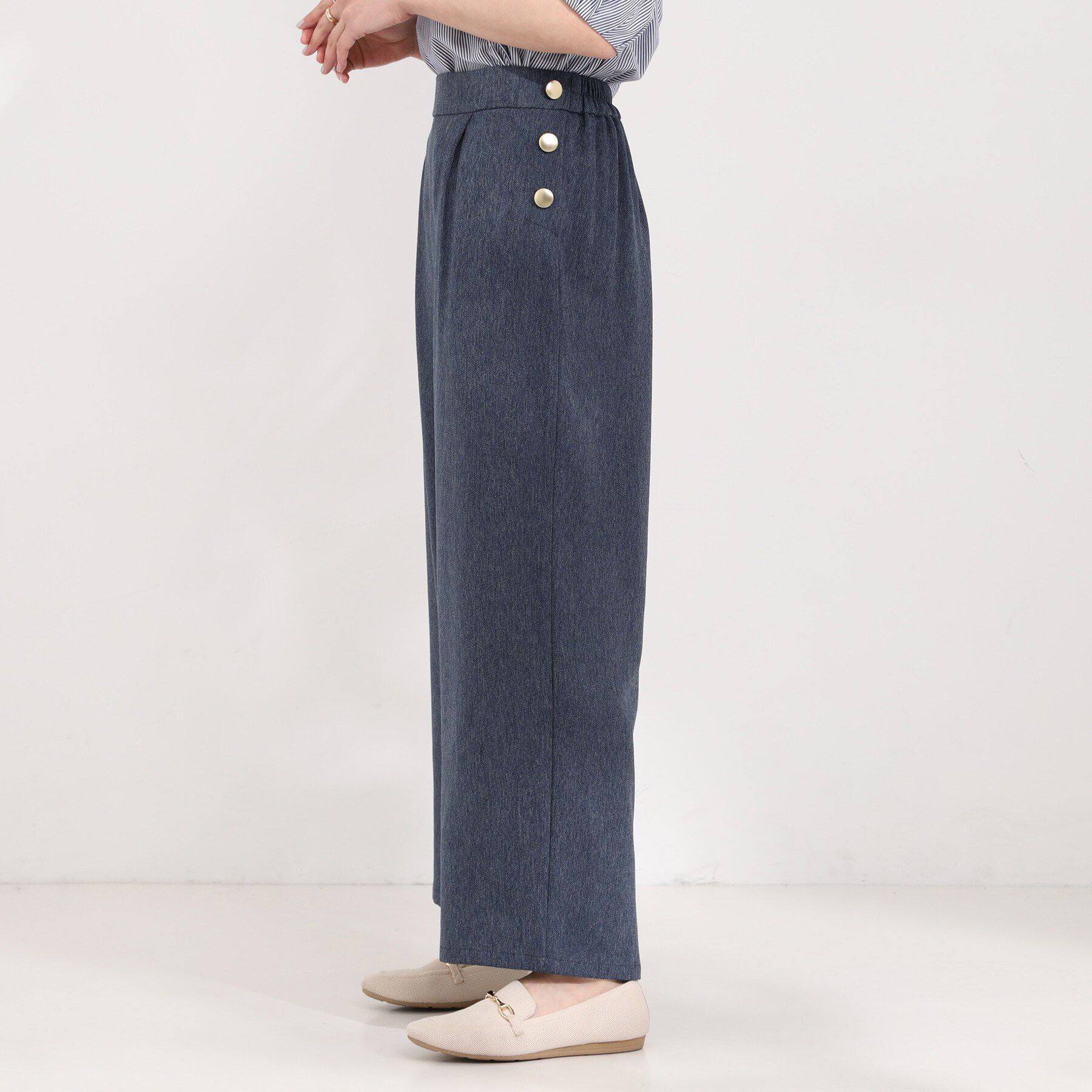 SHOO･LA･RUE「【S-LL】はくだけすっきりシルエット サイドボタン付き デニム風ワイドパンツ」|その他|