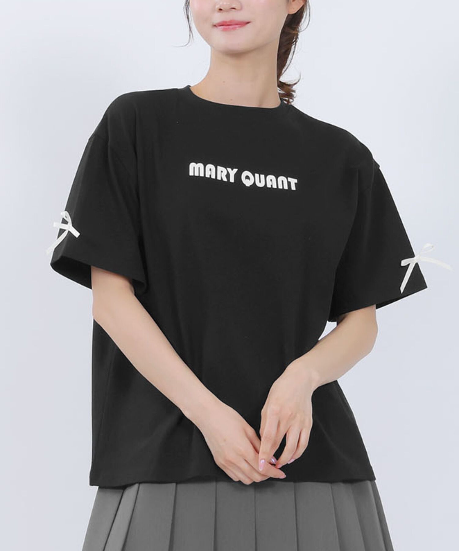 MARY QUANT「リボンロゴビッグ Tシャツ」|Tシャツ・カットソー|ブラック