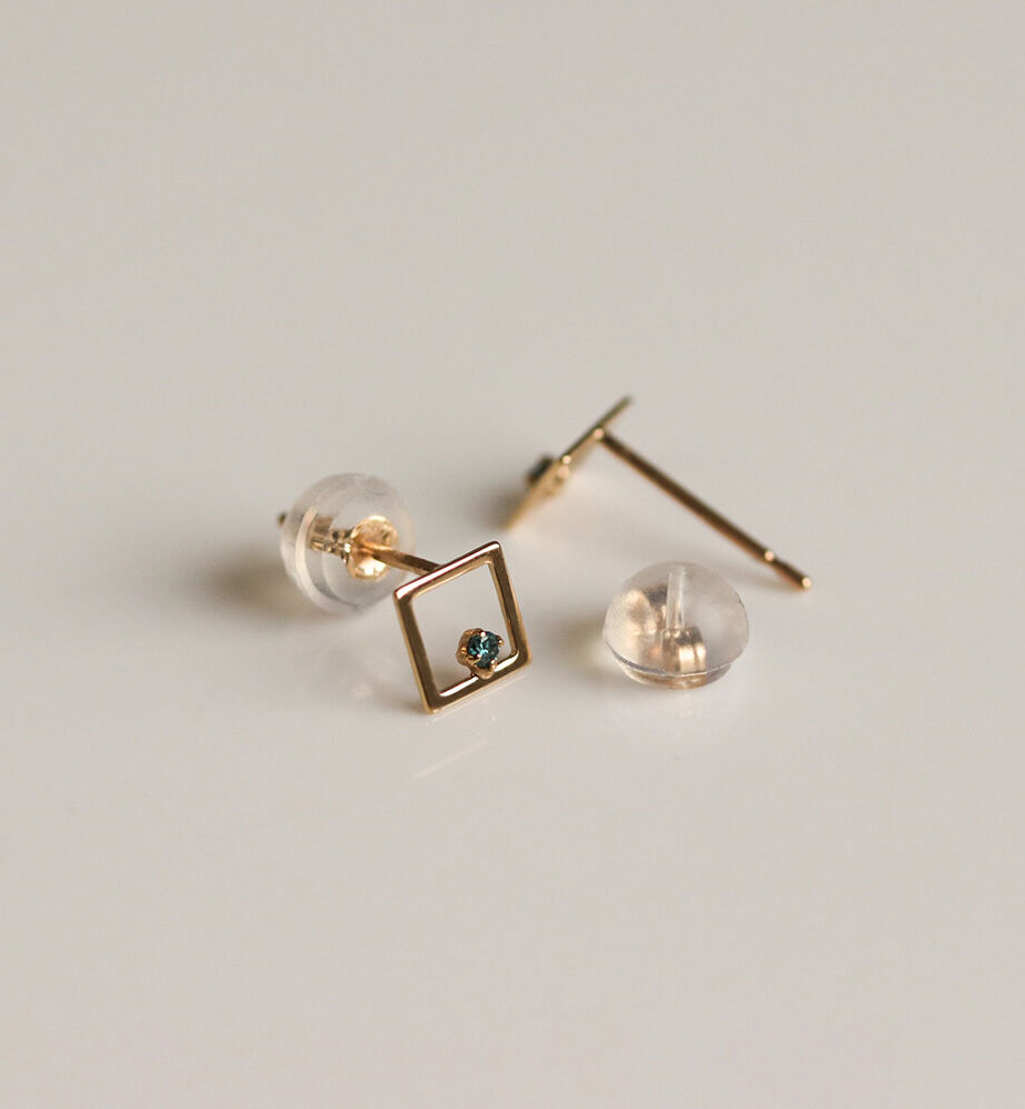  「ブルーダイヤモンド スクエア ピアス | K10YG」|ピアス|