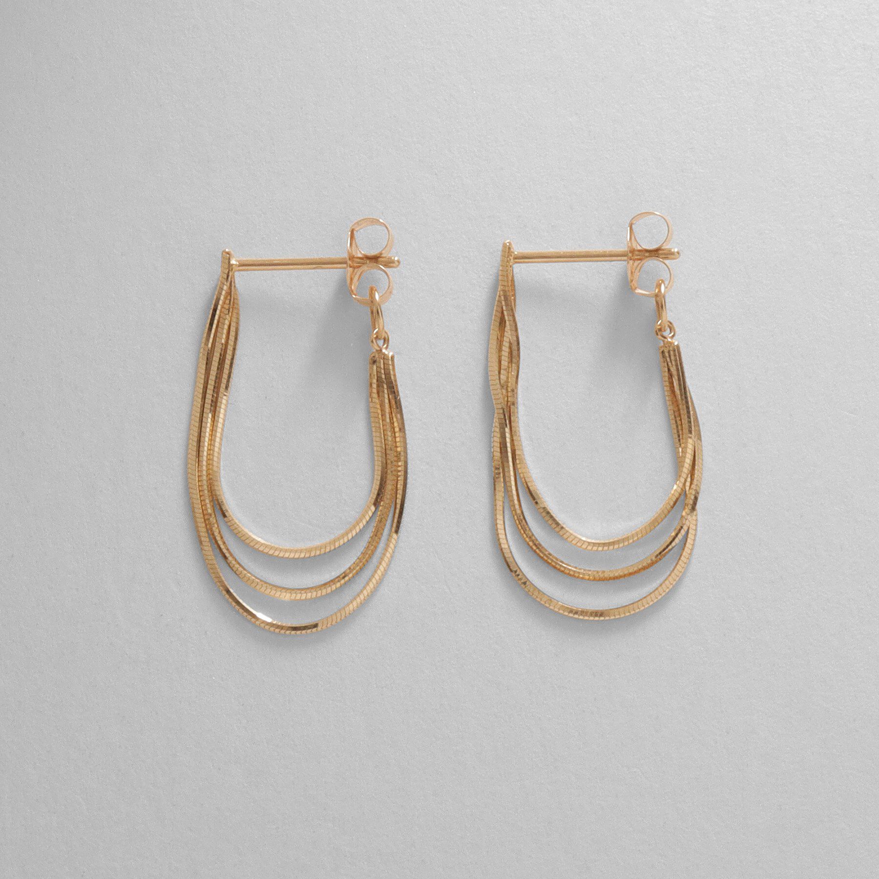 COCOSHNIK「K10コンパクト3連チェーン フープピアス」|ピアス|