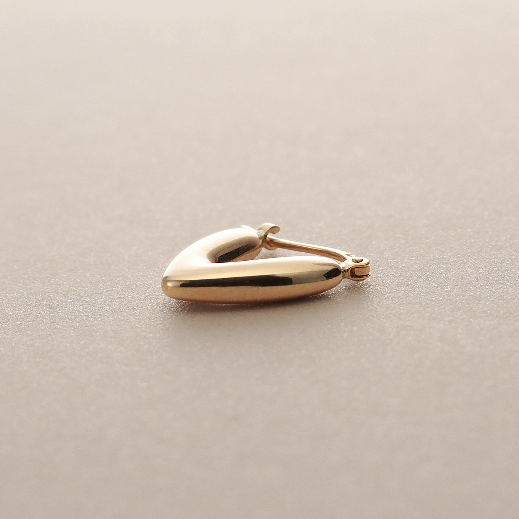 COCOSHNIK「K10中空ハートシェイプ フープピアス」|ピアス|