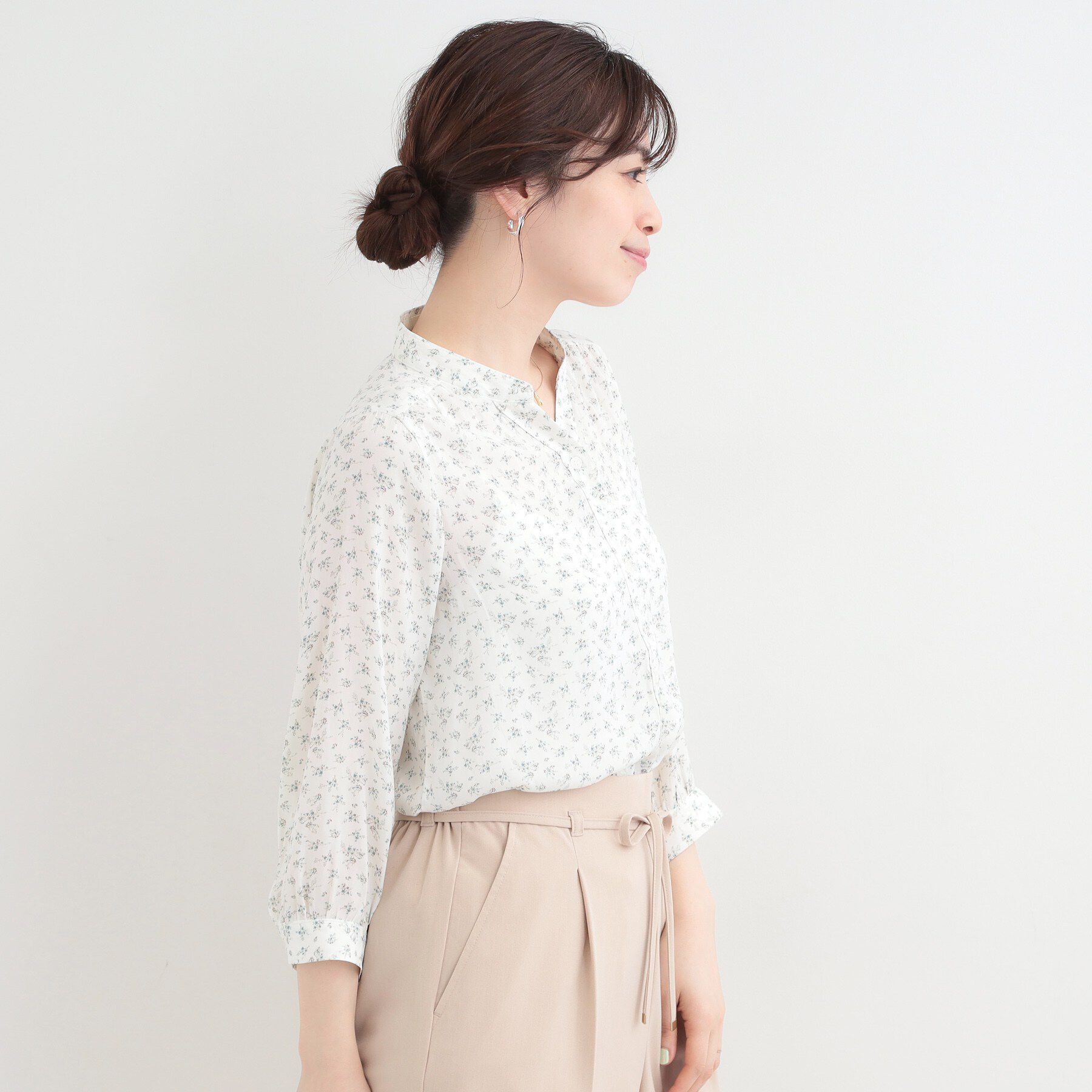 SHOO･LA･RUE「【S-LL/7分袖】首元をすっきり魅せる　大人の上品サテンブラウス」|シャツ・ブラウス|