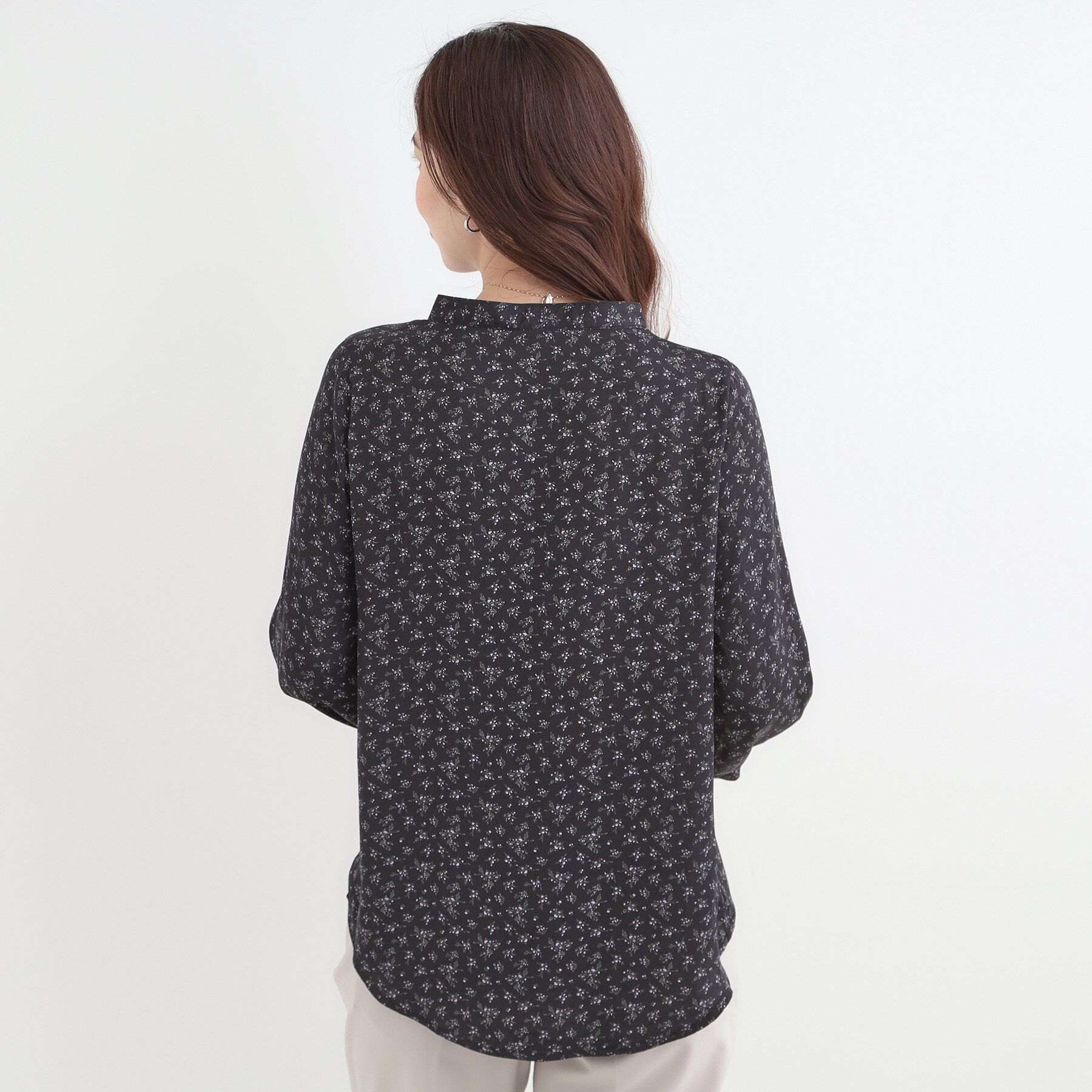 SHOO･LA･RUE「【S-LL/7分袖】首元をすっきり魅せる　大人の上品サテンブラウス」|シャツ・ブラウス|