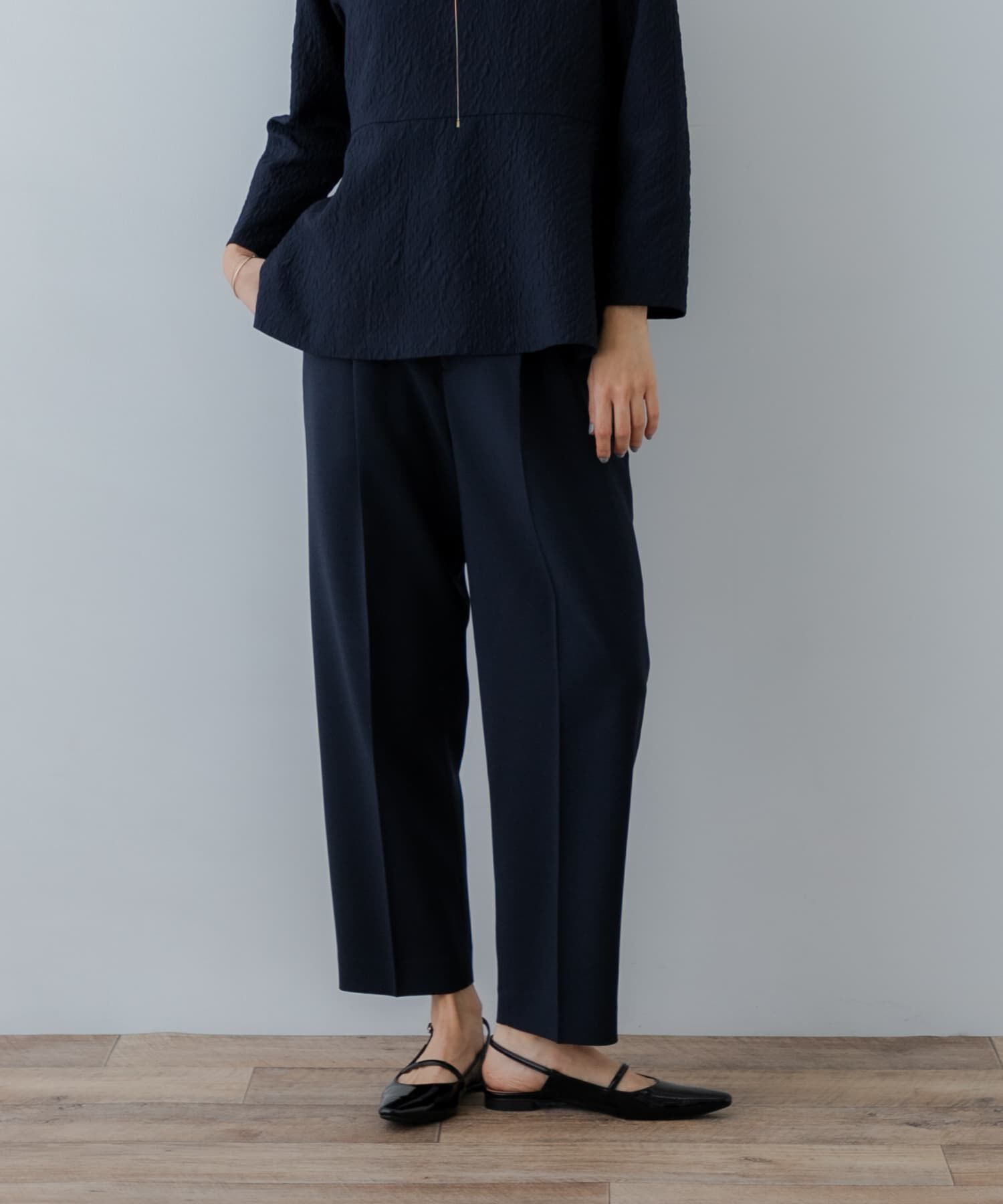 URBAN RESEARCH「『3サイズ展開』タックテーパードパンツ」|その他|ネイビー
