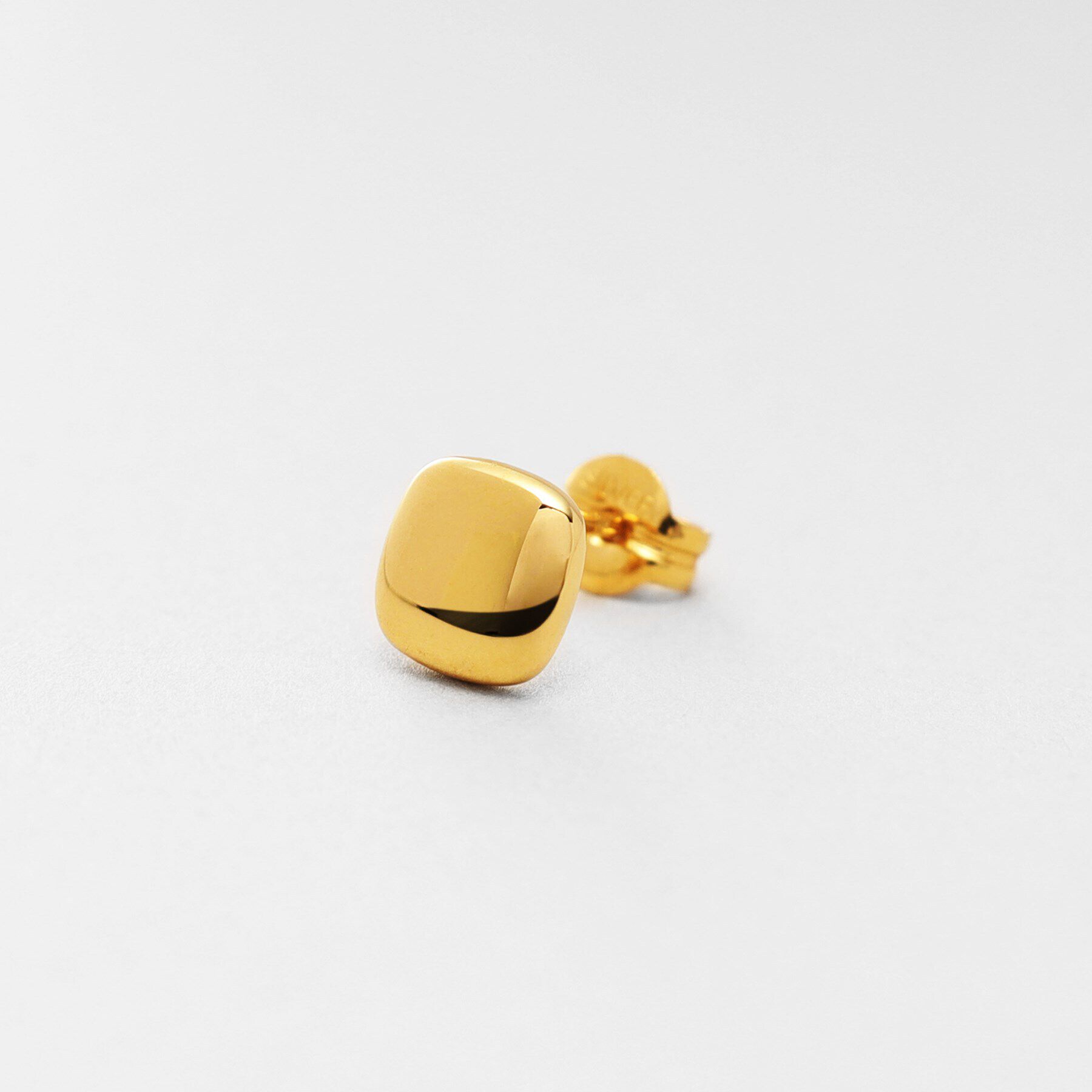 COCOSHNIK ONKITSCH「シルバー クッションシェイプ スタッドピアス GP」|ピアス|
