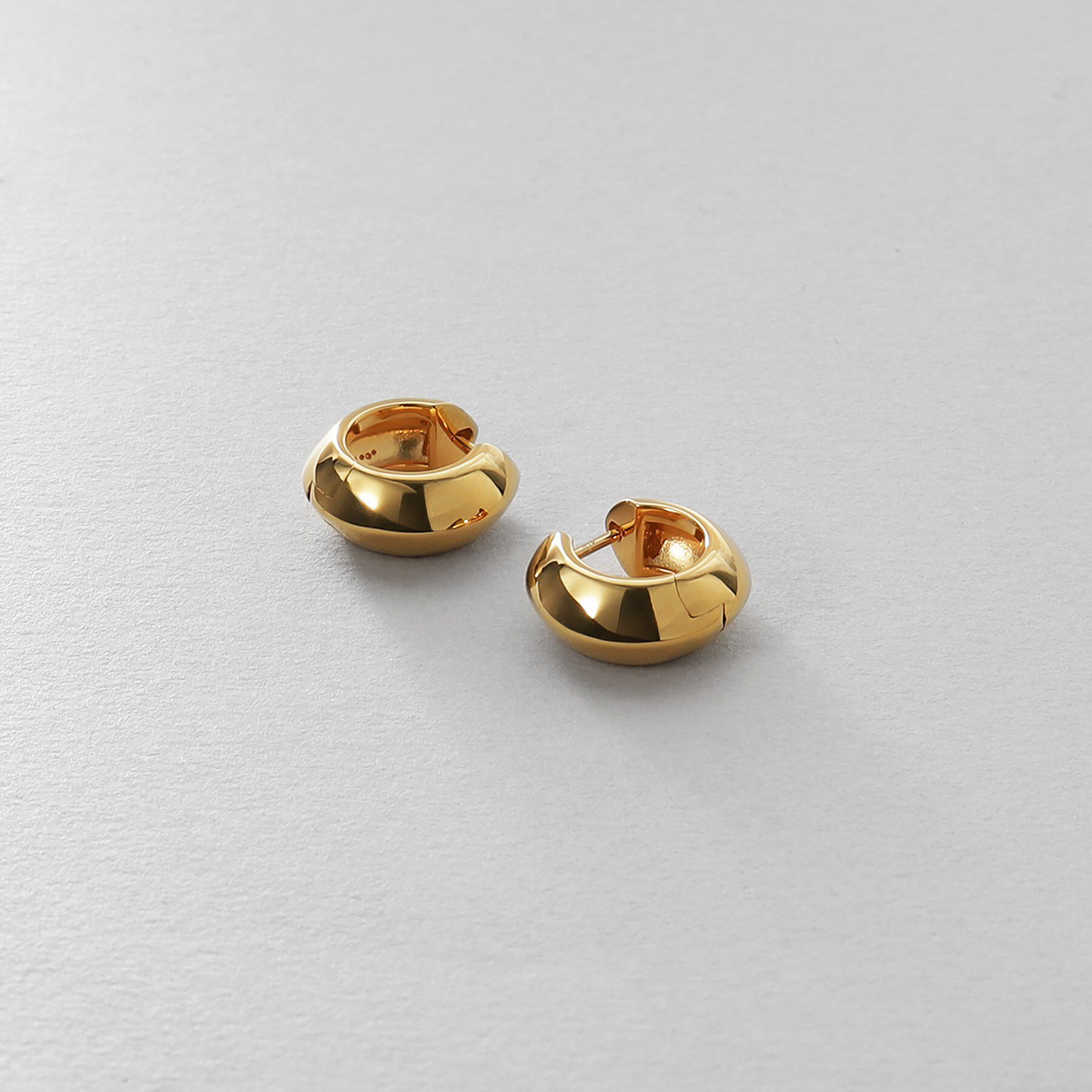 COCOSHNIK ONKITSCH「シルバー ハギーフープ リッジピアス GP」|ピアス|