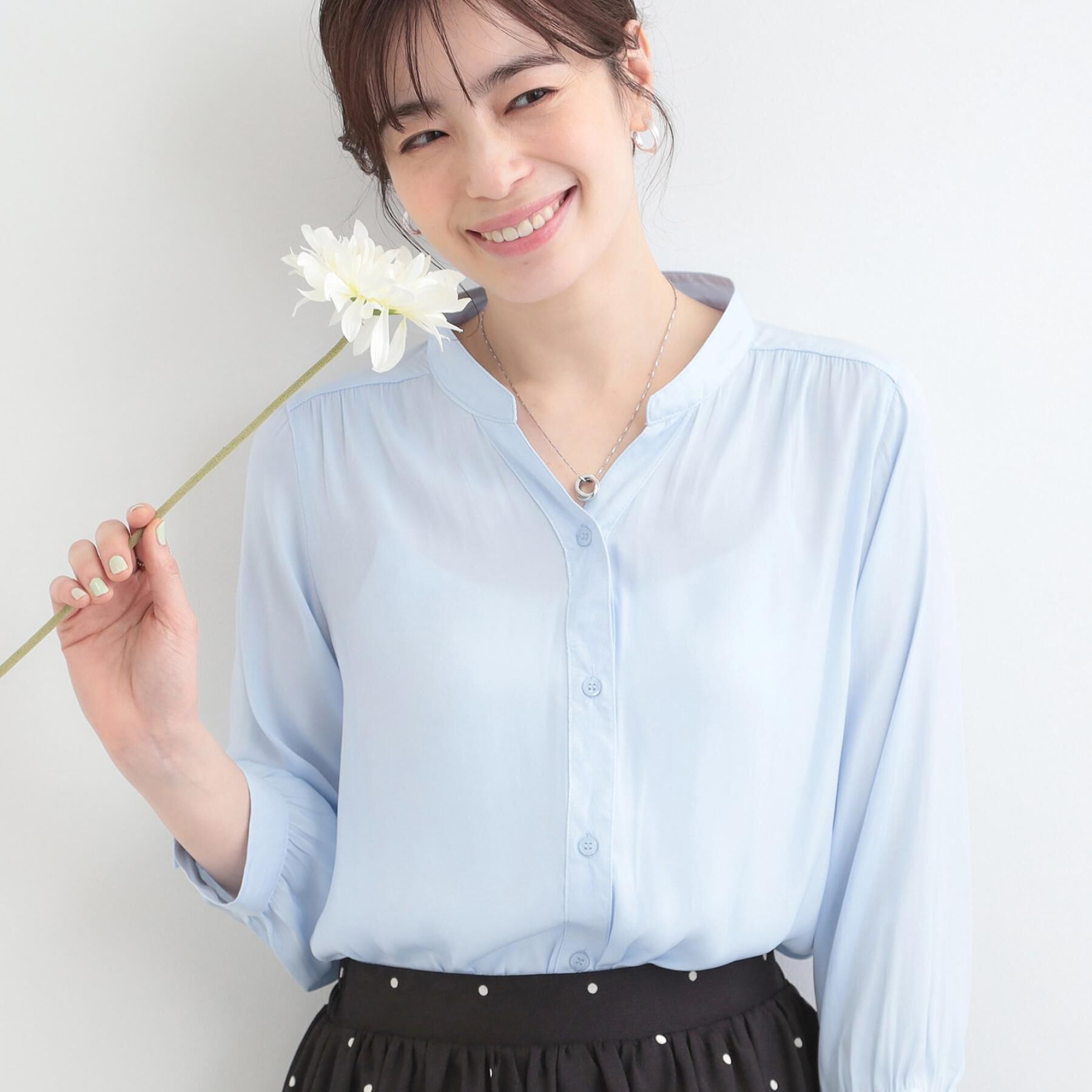 SHOO･LA･RUE「【S-LL/7分袖】首元をすっきり魅せる　大人の上品サテンブラウス」|シャツ・ブラウス|ブルー(091)