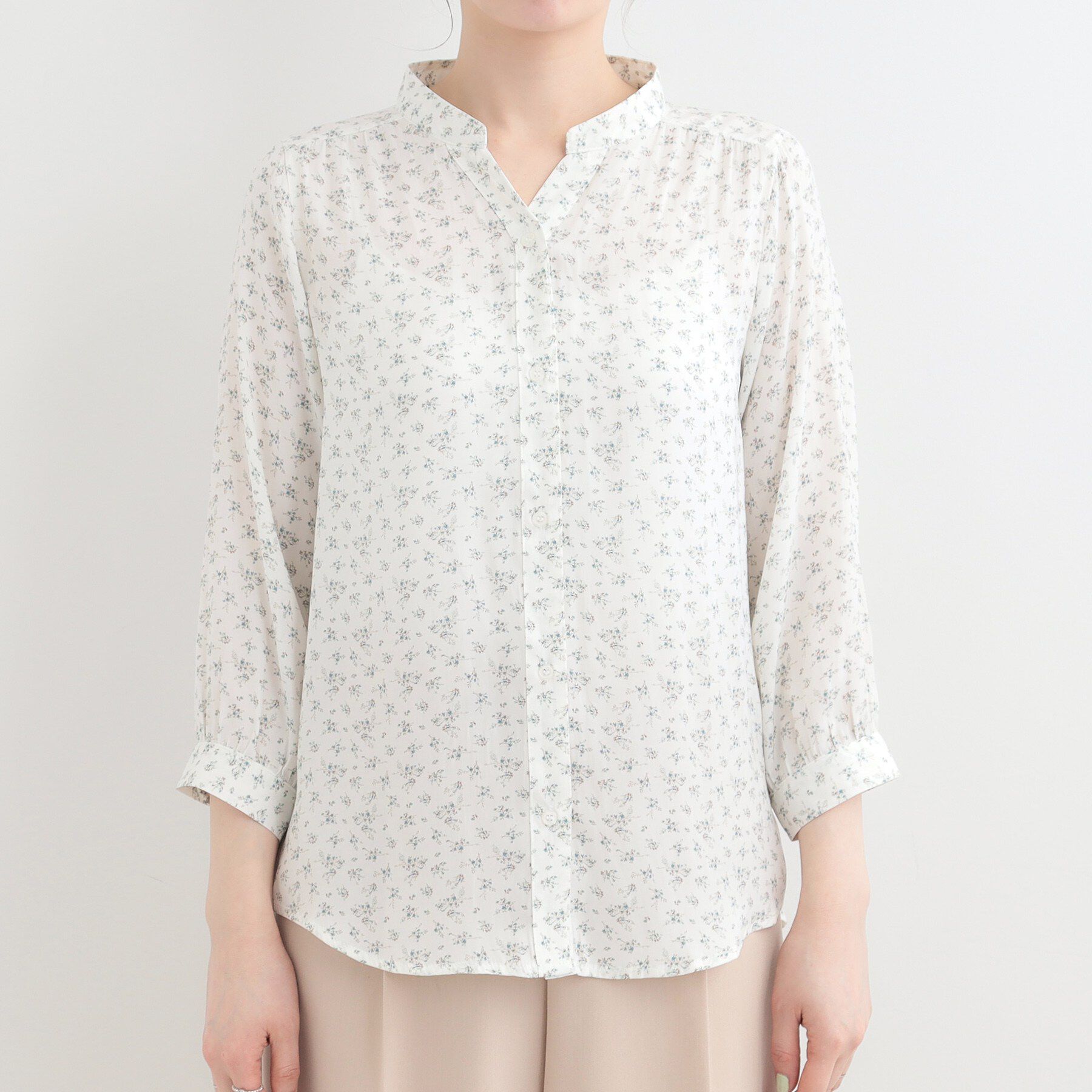 SHOO･LA･RUE「【S-LL/7分袖】首元をすっきり魅せる　大人の上品サテンブラウス」|シャツ・ブラウス|