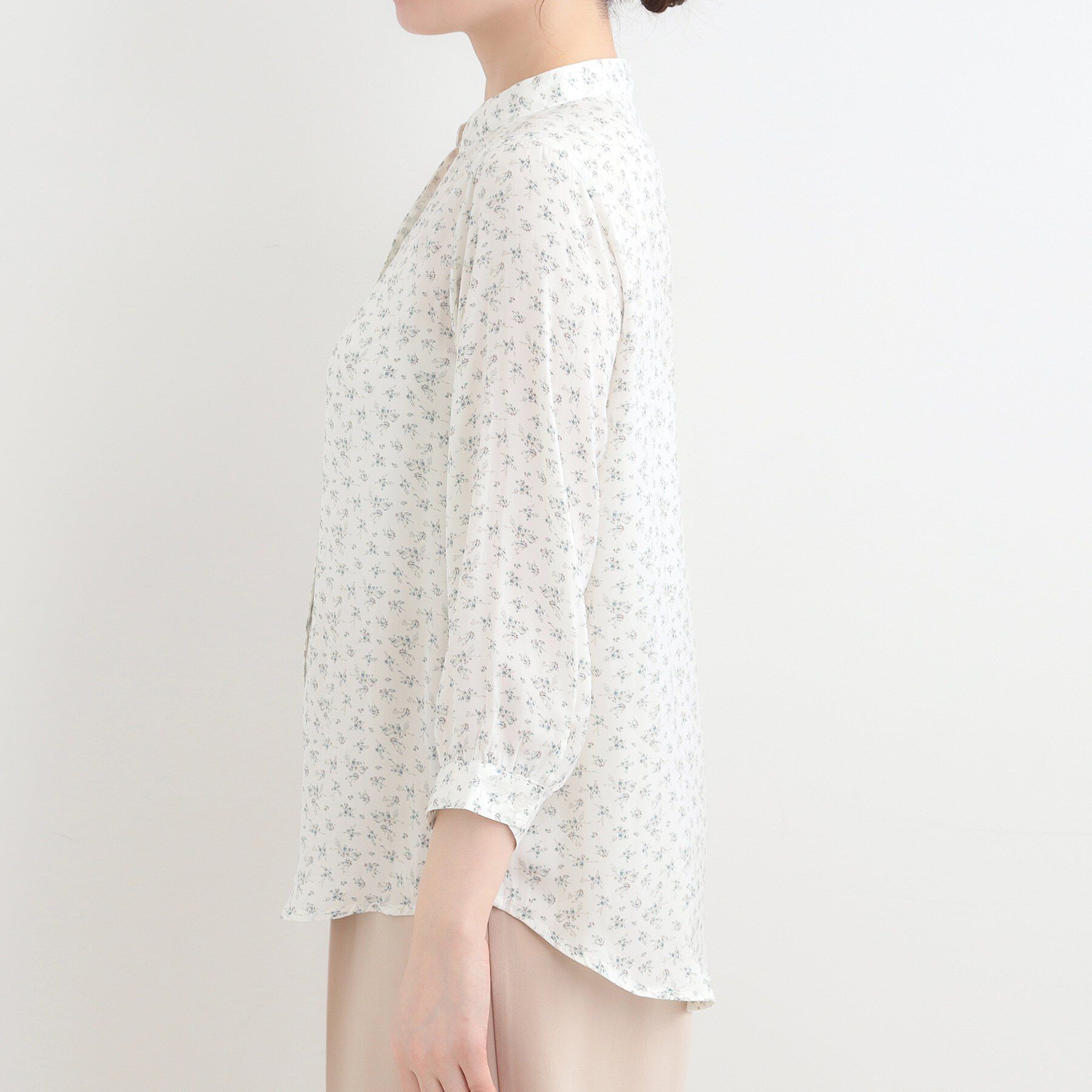 SHOO･LA･RUE「【S-LL/7分袖】首元をすっきり魅せる　大人の上品サテンブラウス」|シャツ・ブラウス|