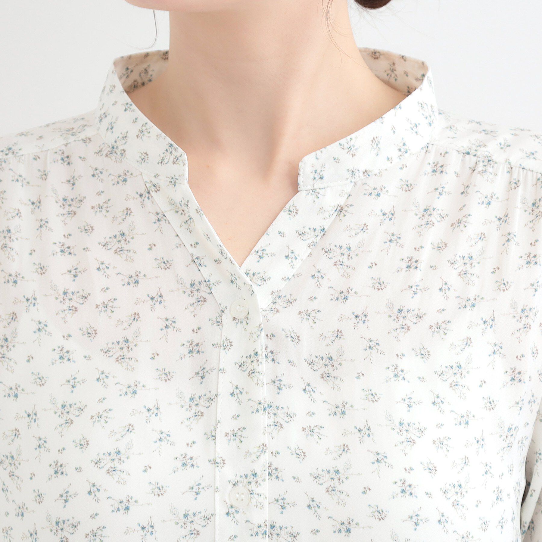 SHOO･LA･RUE「【S-LL/7分袖】首元をすっきり魅せる　大人の上品サテンブラウス」|シャツ・ブラウス|