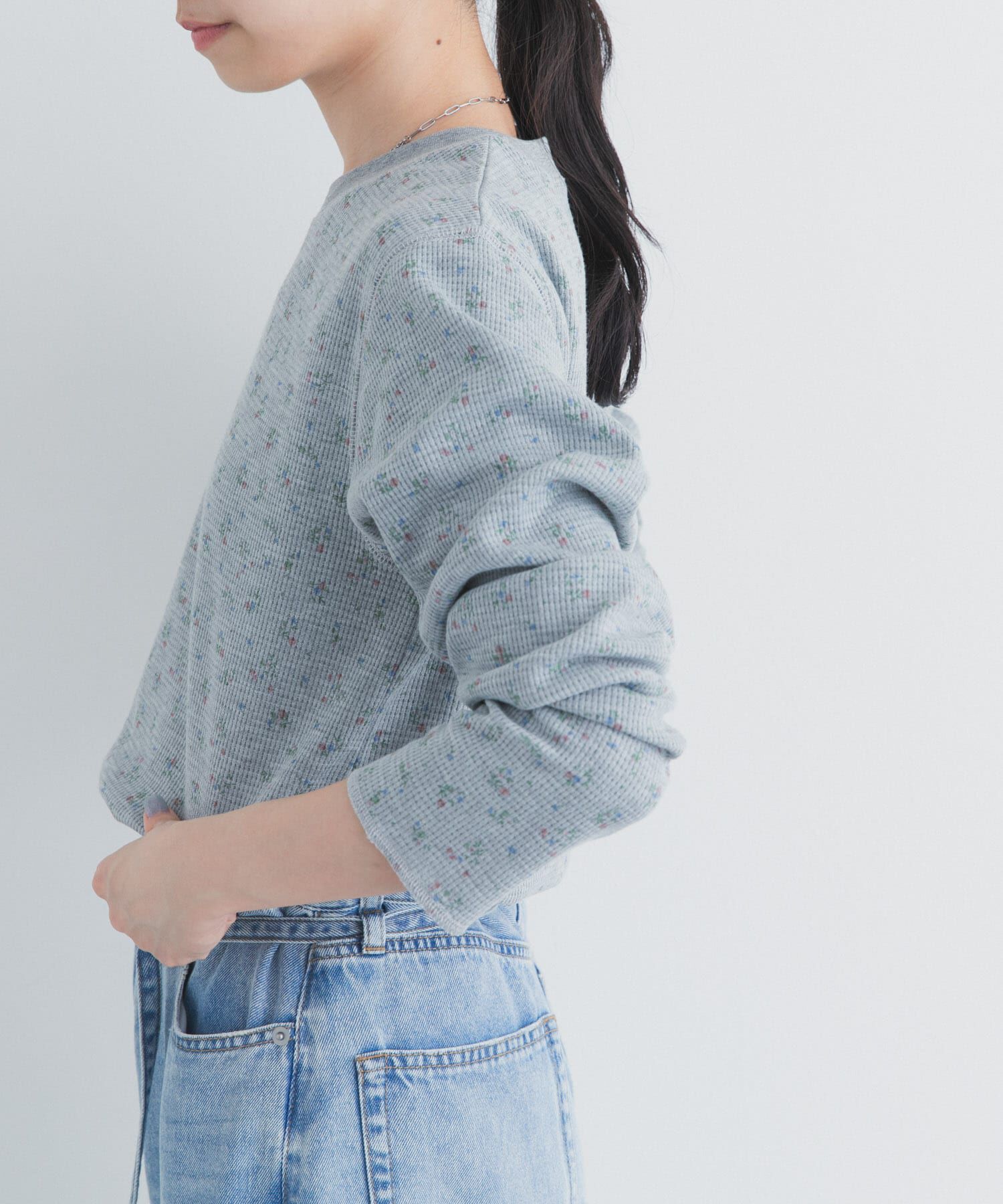 URBAN RESEARCH DOORS「『スタッフ企画』小花柄サーマルロングTシャツ」|Tシャツ・カットソー|グレー