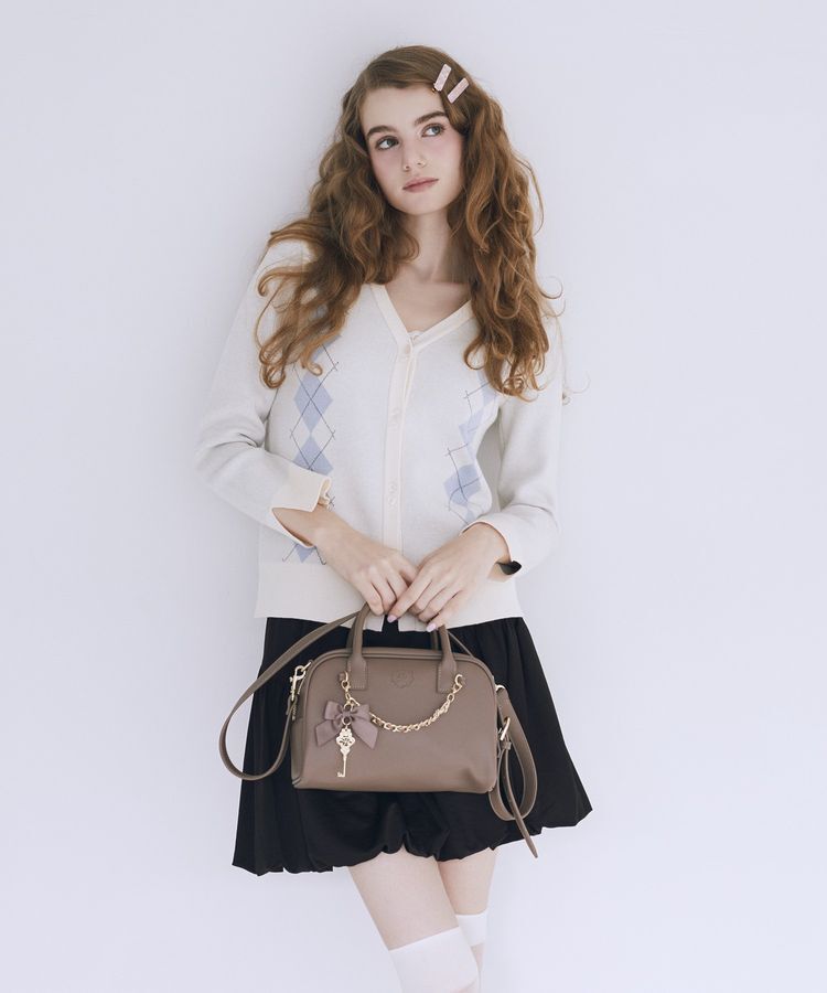 Maison de FLEUR「【2Way/チャーム付き】スクエアボストンバッグ」|ハンドバッグ|ブラウン
