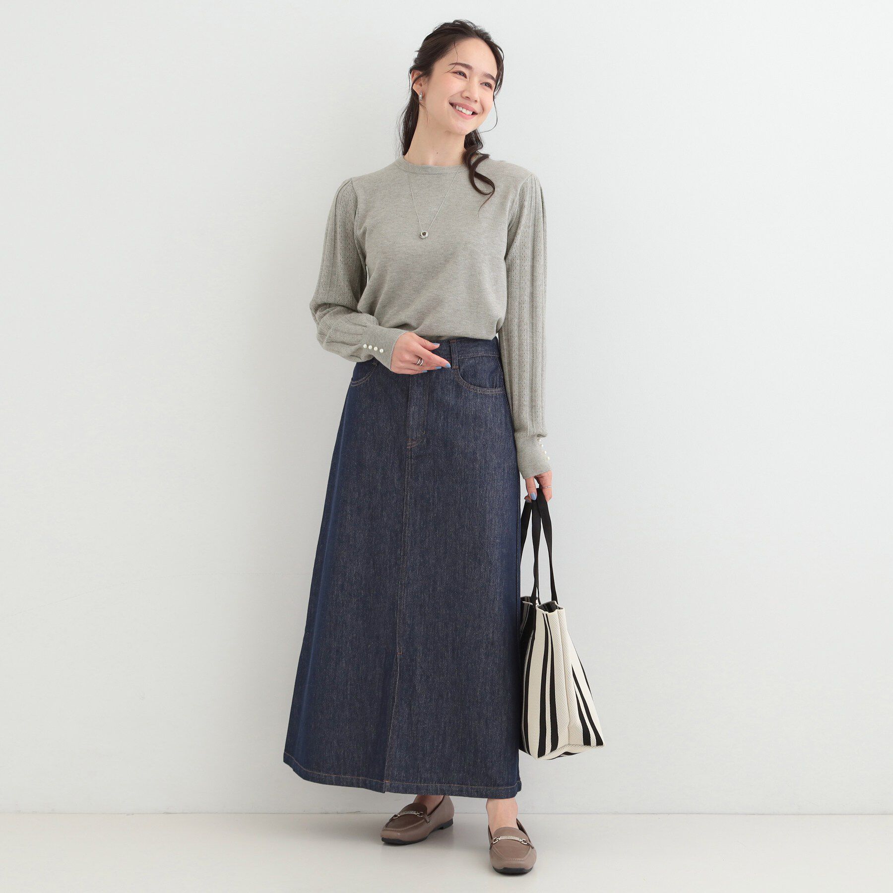 SHOO･LA･RUE「【洗濯機可/S-LL】手元美しく パールボタン&お袖編み柄切り替えニット」|ニット・セーター|