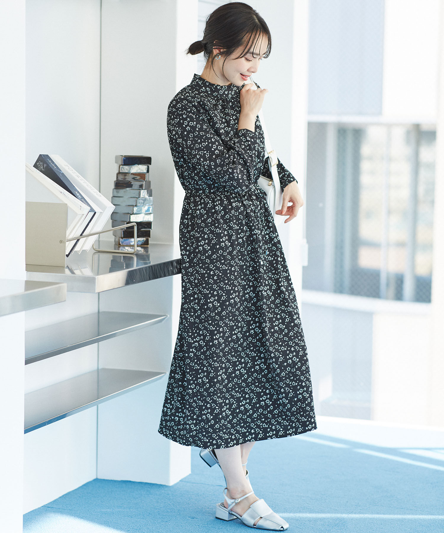 VIS「【一部店舗/WEB限定】【洗える】ハイネックフリルフラワープリントワンピース」|ワンピース|