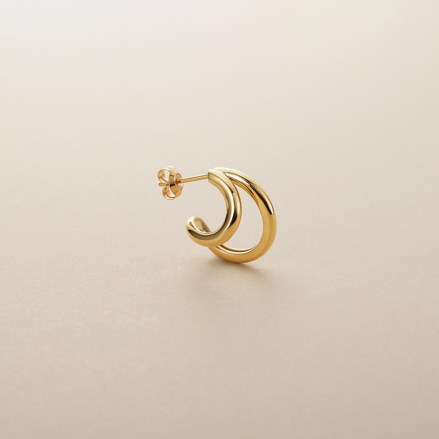COCOSHNIK「K10アシンメトリーダブルフープ スタッドピアス」|ピアス|