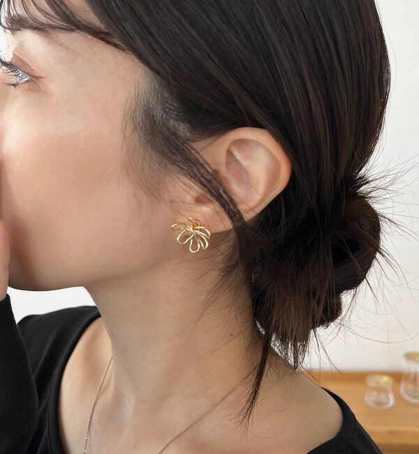  「〈GOLDY/ゴールディ〉ワイヤーフラワーピアス」|リング|